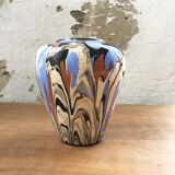 Vase dripping in varnished earth