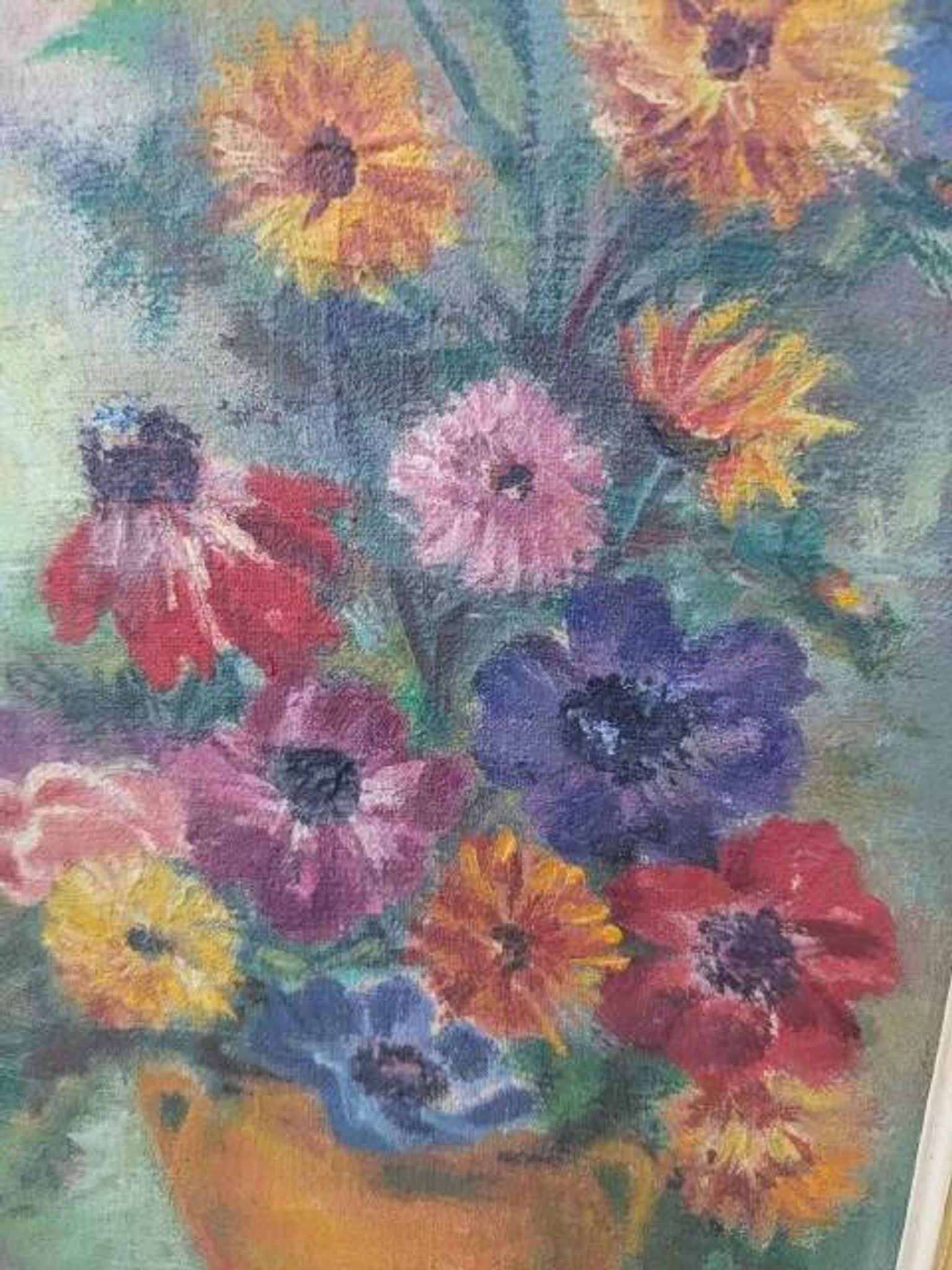 Ancient table, bouquet