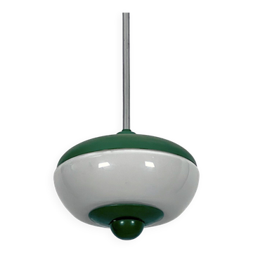 Suspension du milieu du siècle en laque verte et verre de lait. Italie années 1950