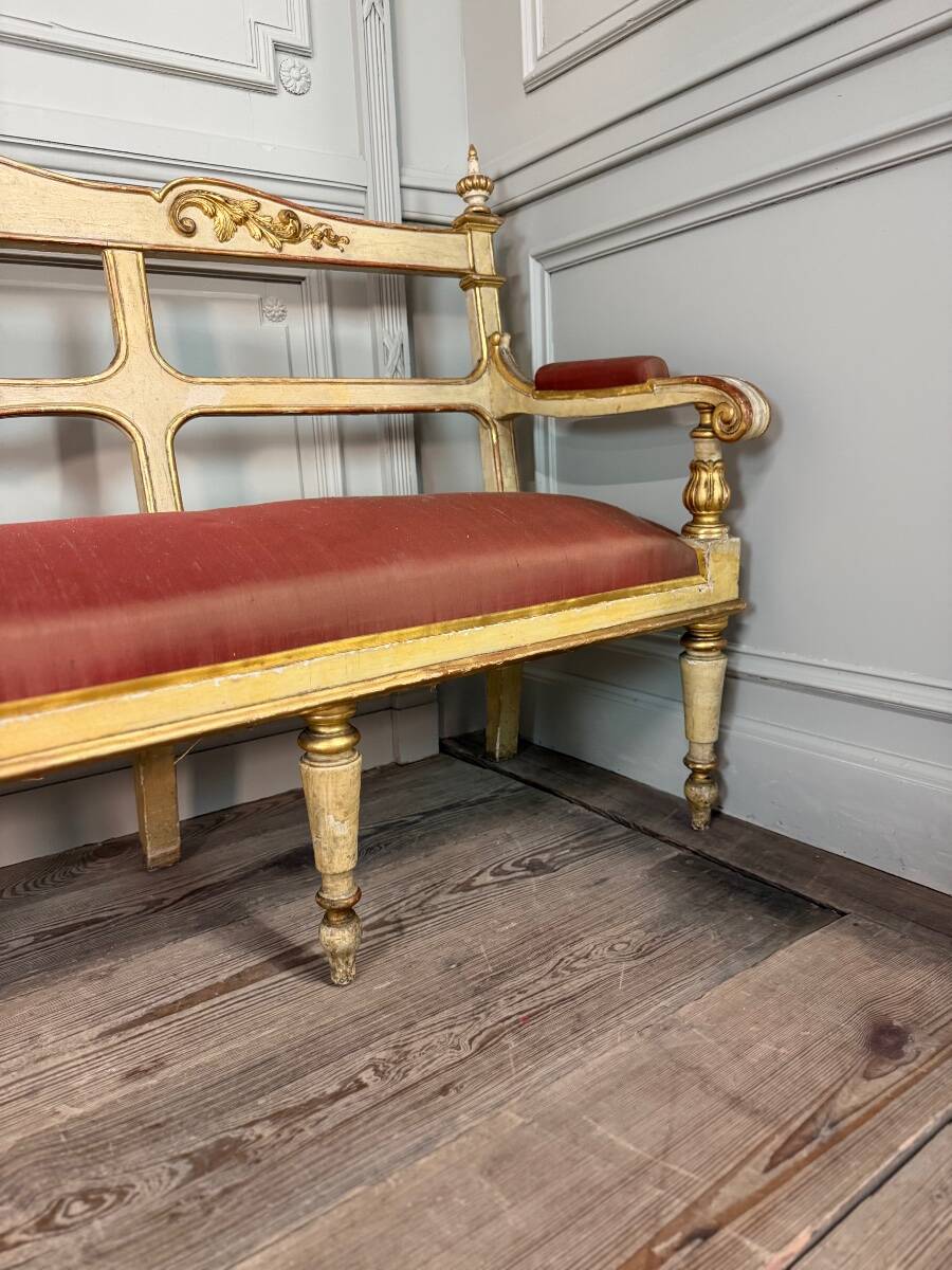 Carved wooden bench, gilded and painted, Italy around 1880, 510cm long.