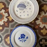 5 assiettes dessert en bleu.