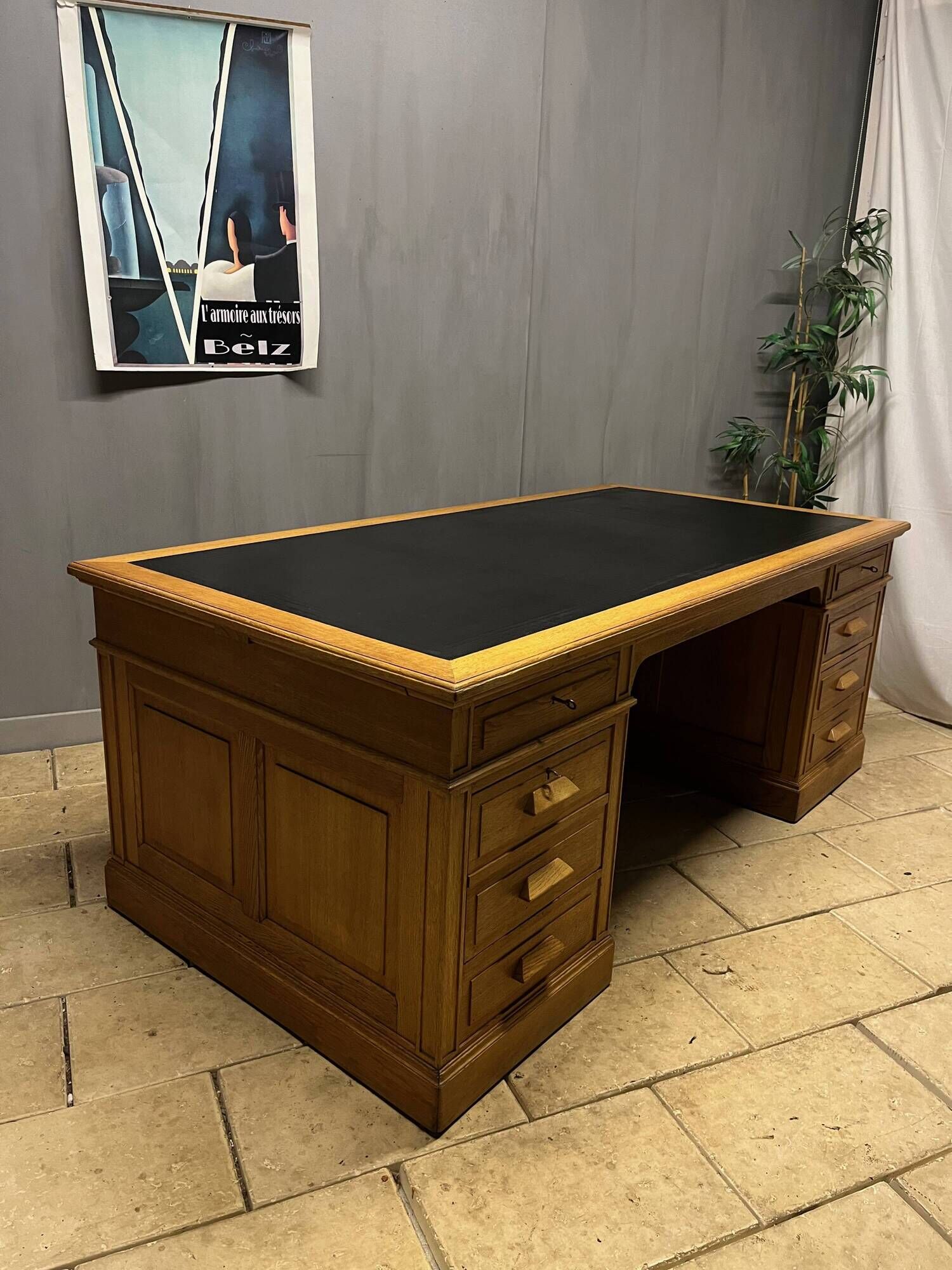 Large Desk "Banque De France" Oak and Leather Box Dish