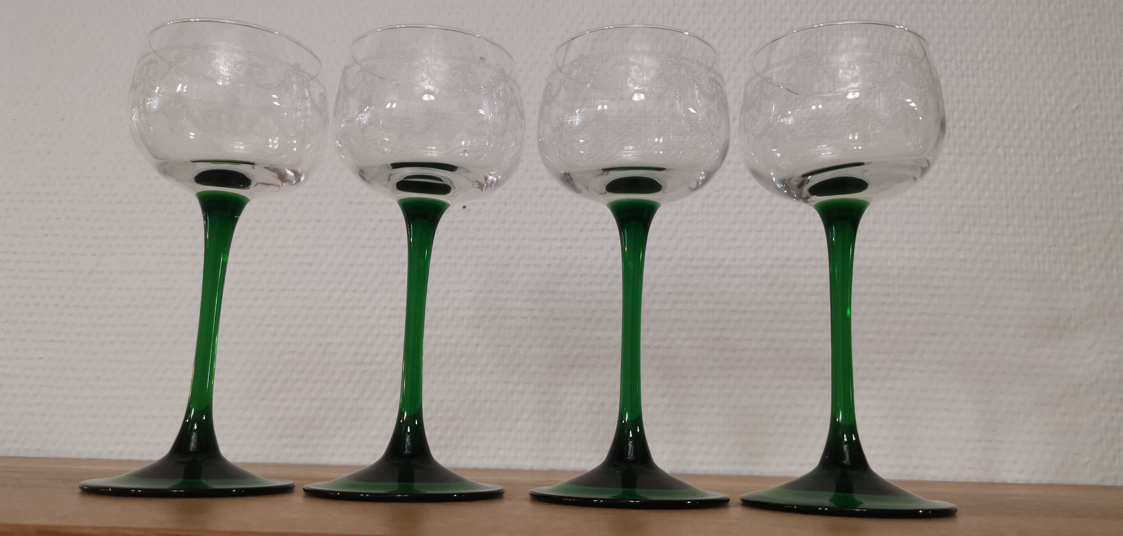 Set of 4 old green-stemmed wine glasses from Alsace Engraved vine decoration ARC cristal