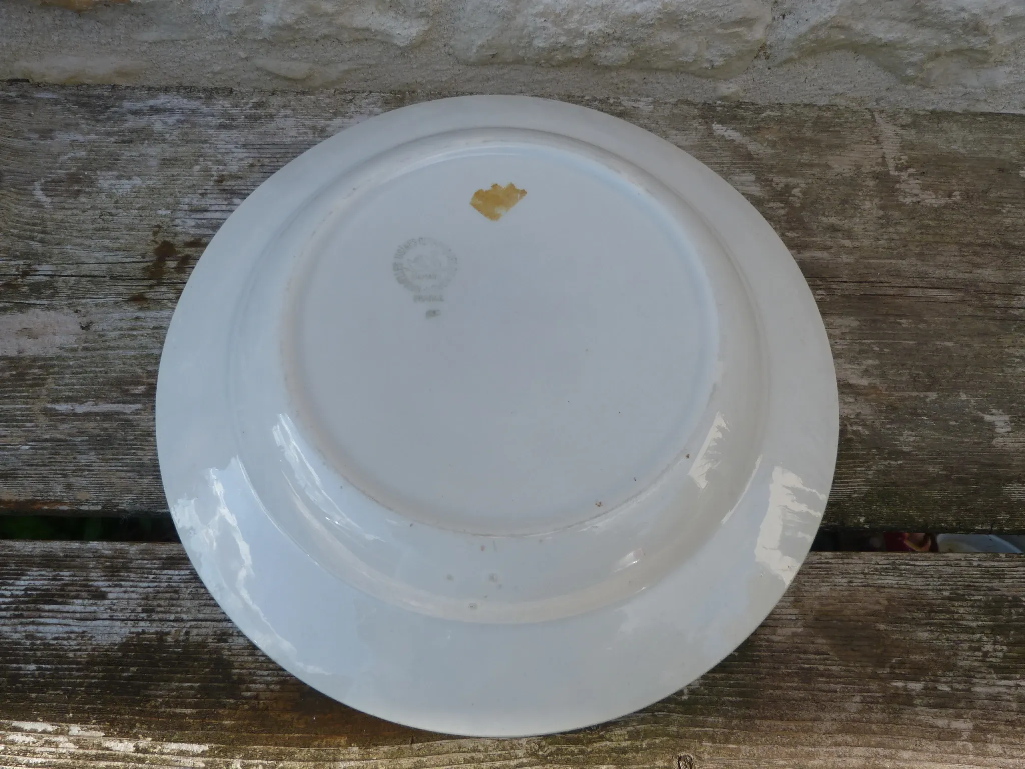 Shallow dish St Amand pattern "peasant with a basket"