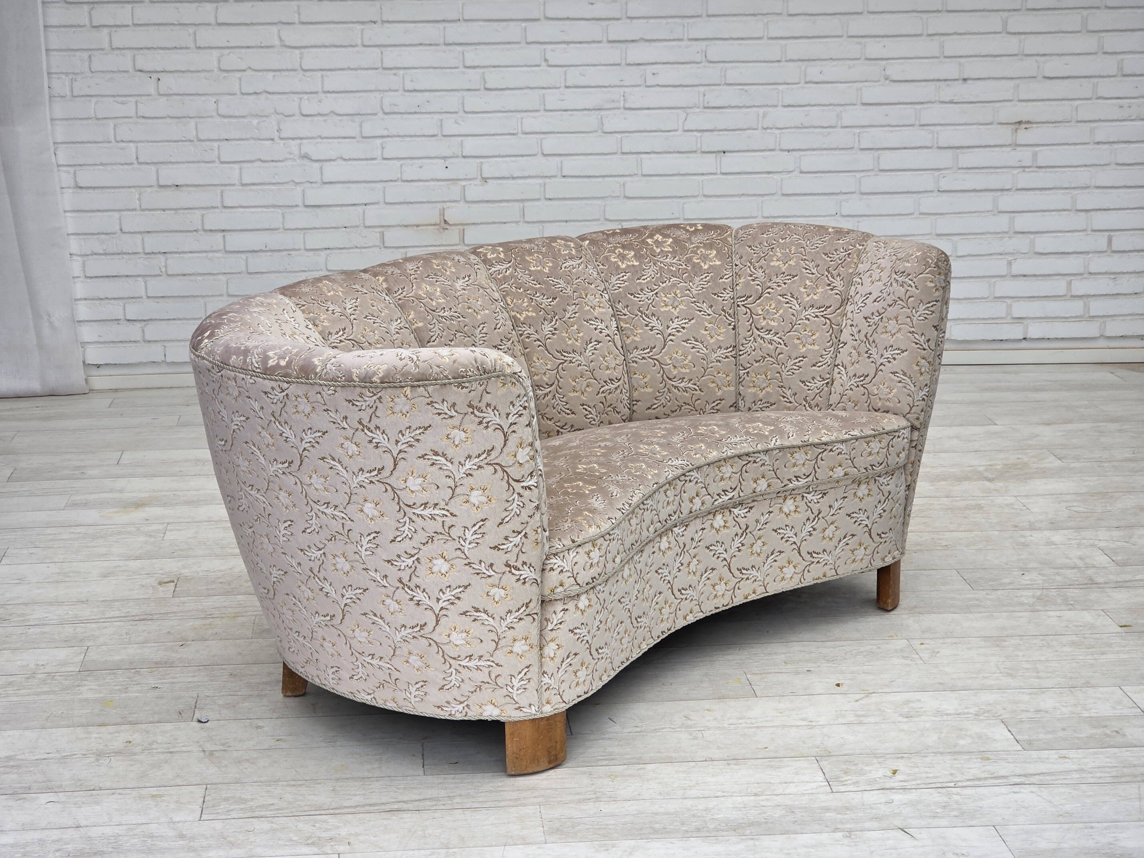 Canapé "Banane" danois 2 places des années 1970, velours d'origine.