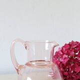 Pichet ancien en verre rose