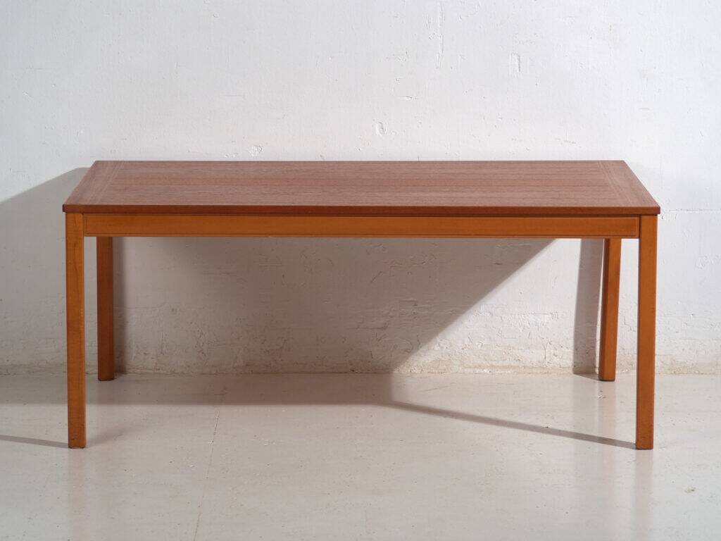 Vintage Scandinavian coffee table in beech wood – Nordic design (circa 1960–1970)