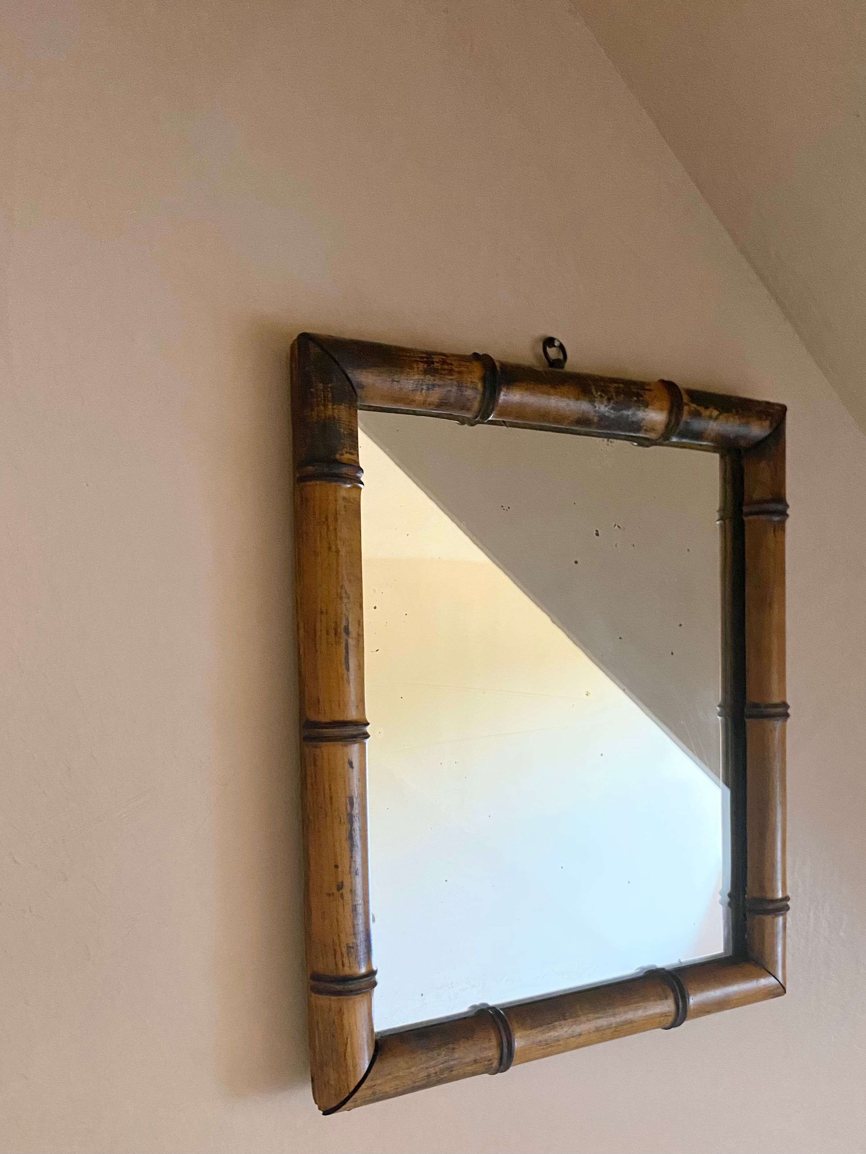 Miroir bois sculpté, début 1900, 26x31 cm