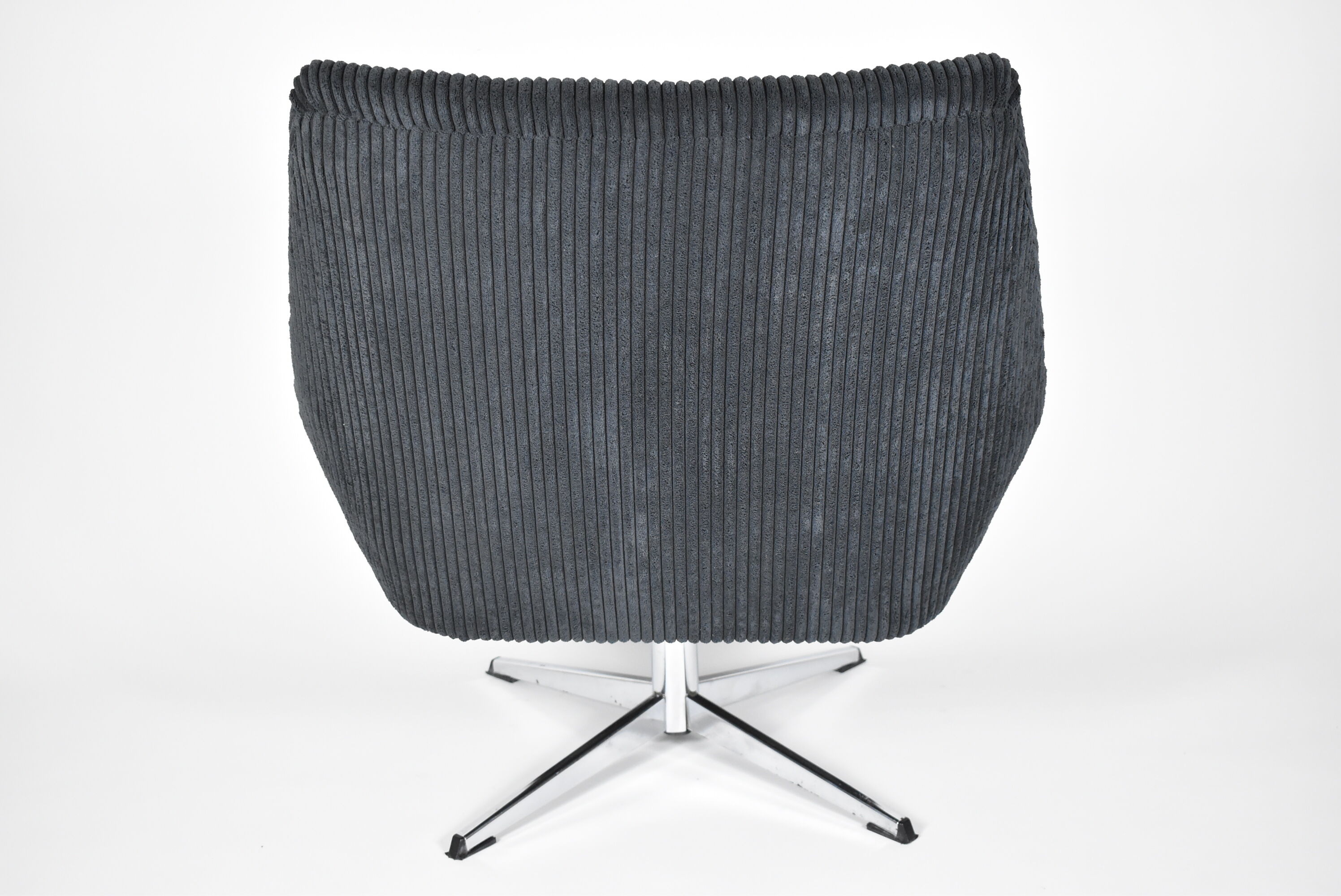 Mid-century armchair Shell, Deutsche Democratic Republic, DDR, 1960s, Black Cord, Chrome