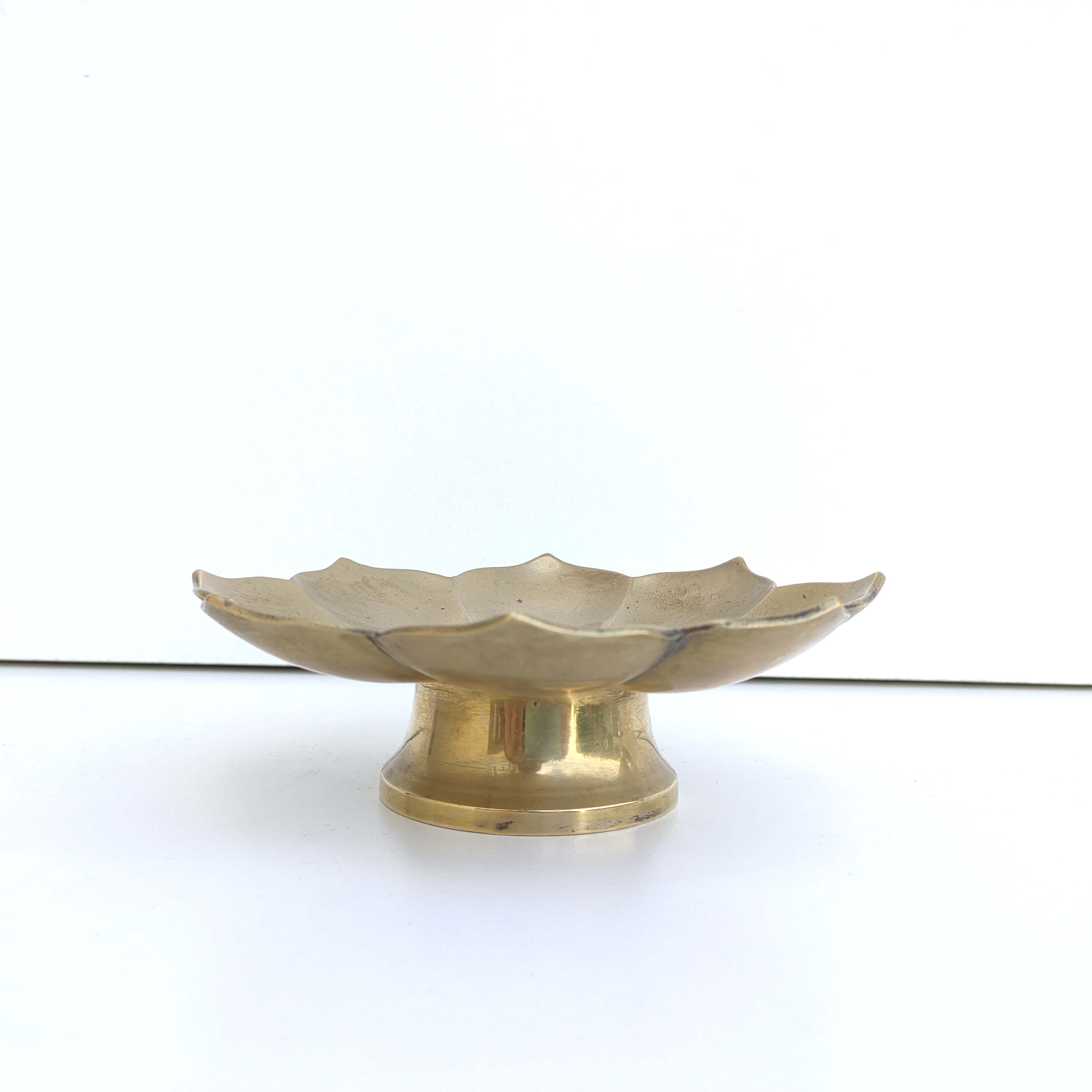 Brass flower cup