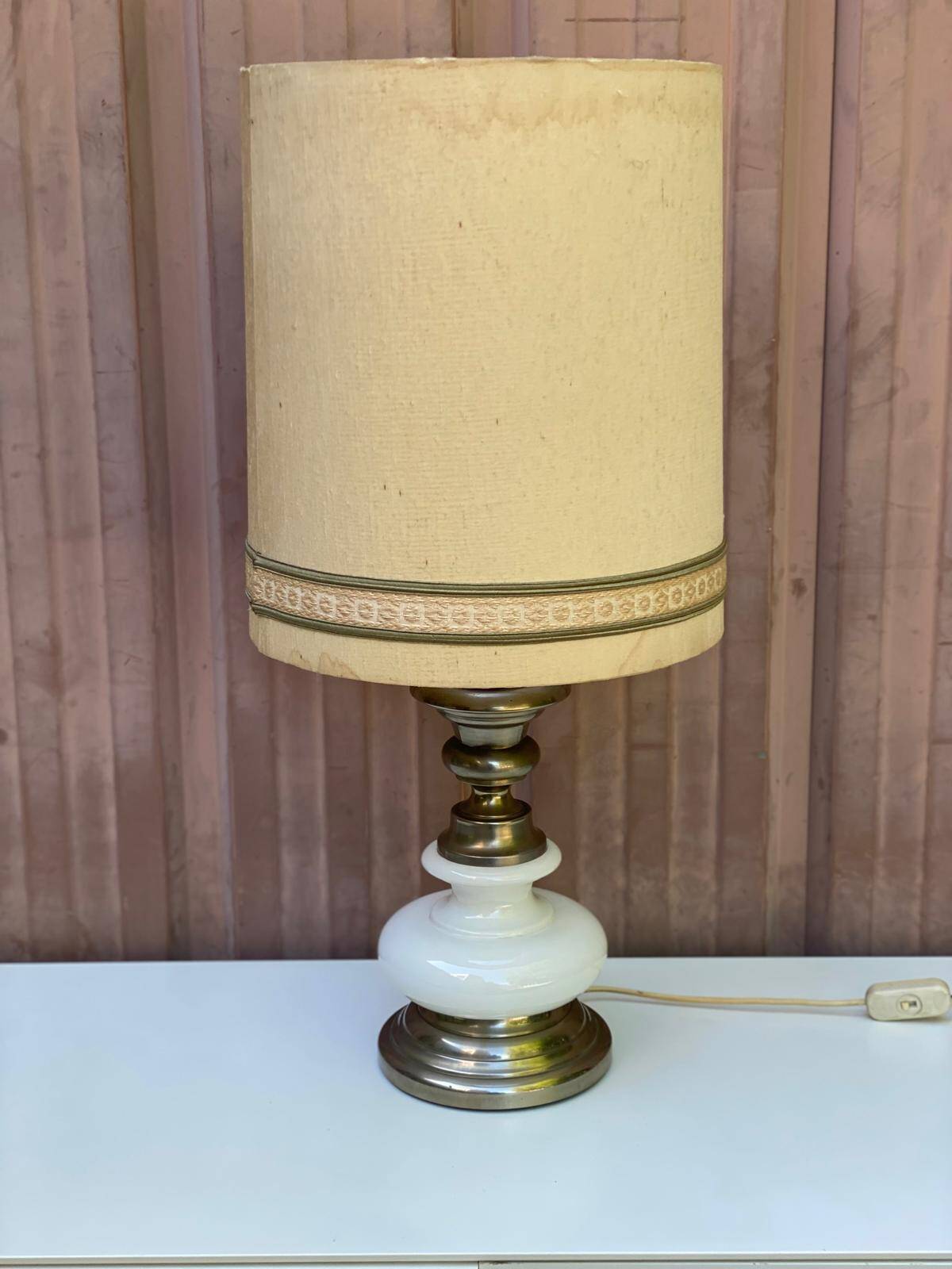 Vintage lamp in gold metal and white opal from the 1970s.