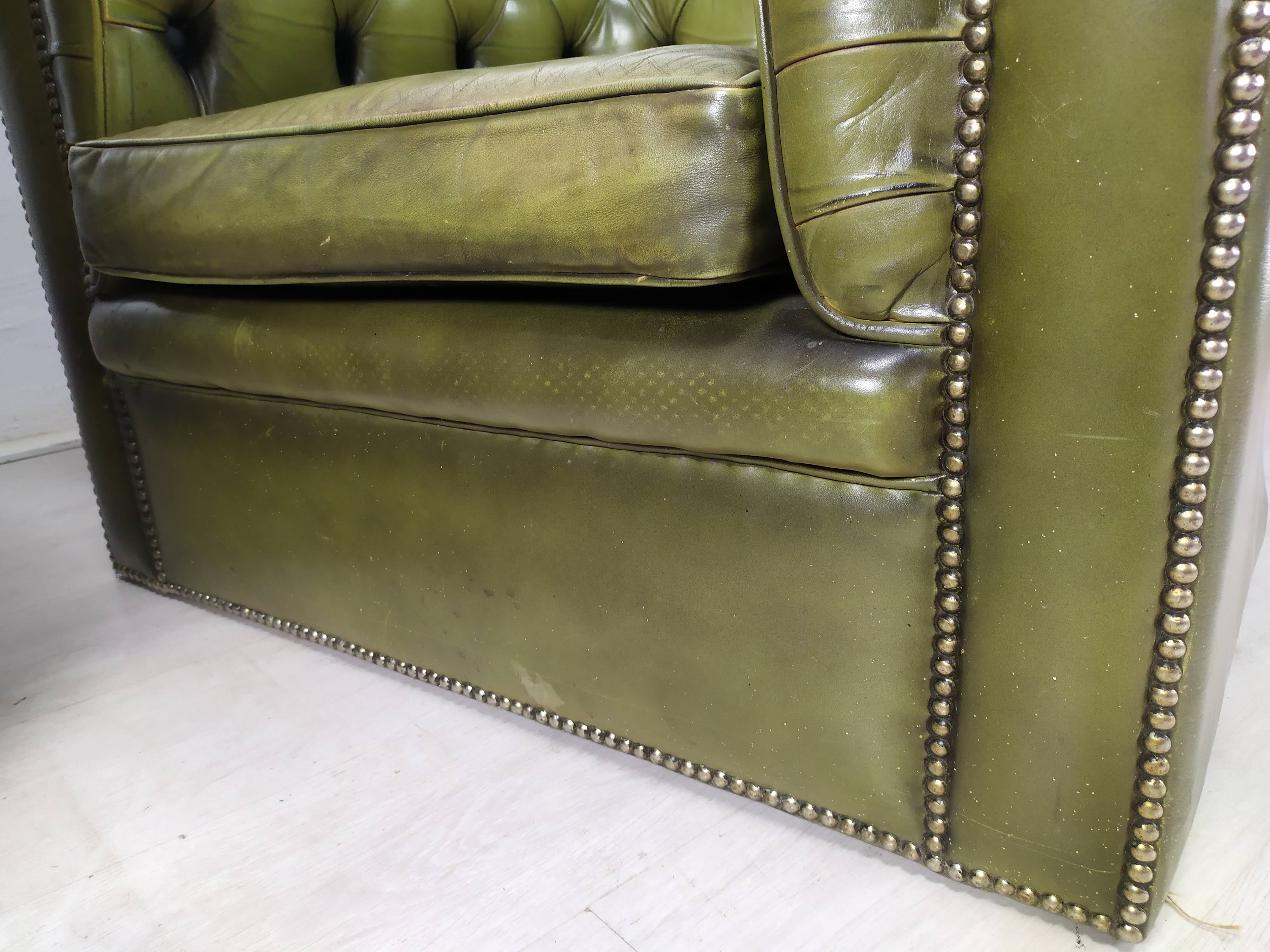 Paire de fauteuils Chesterfield cuir vert