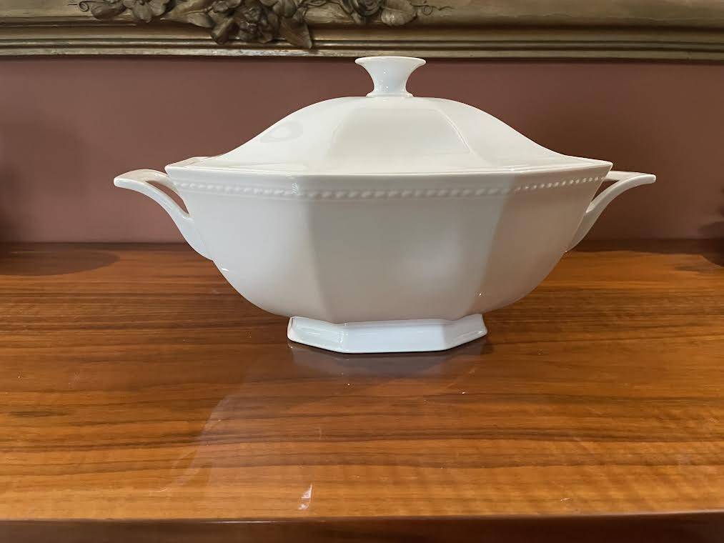 Soupière en porcelaine blanche