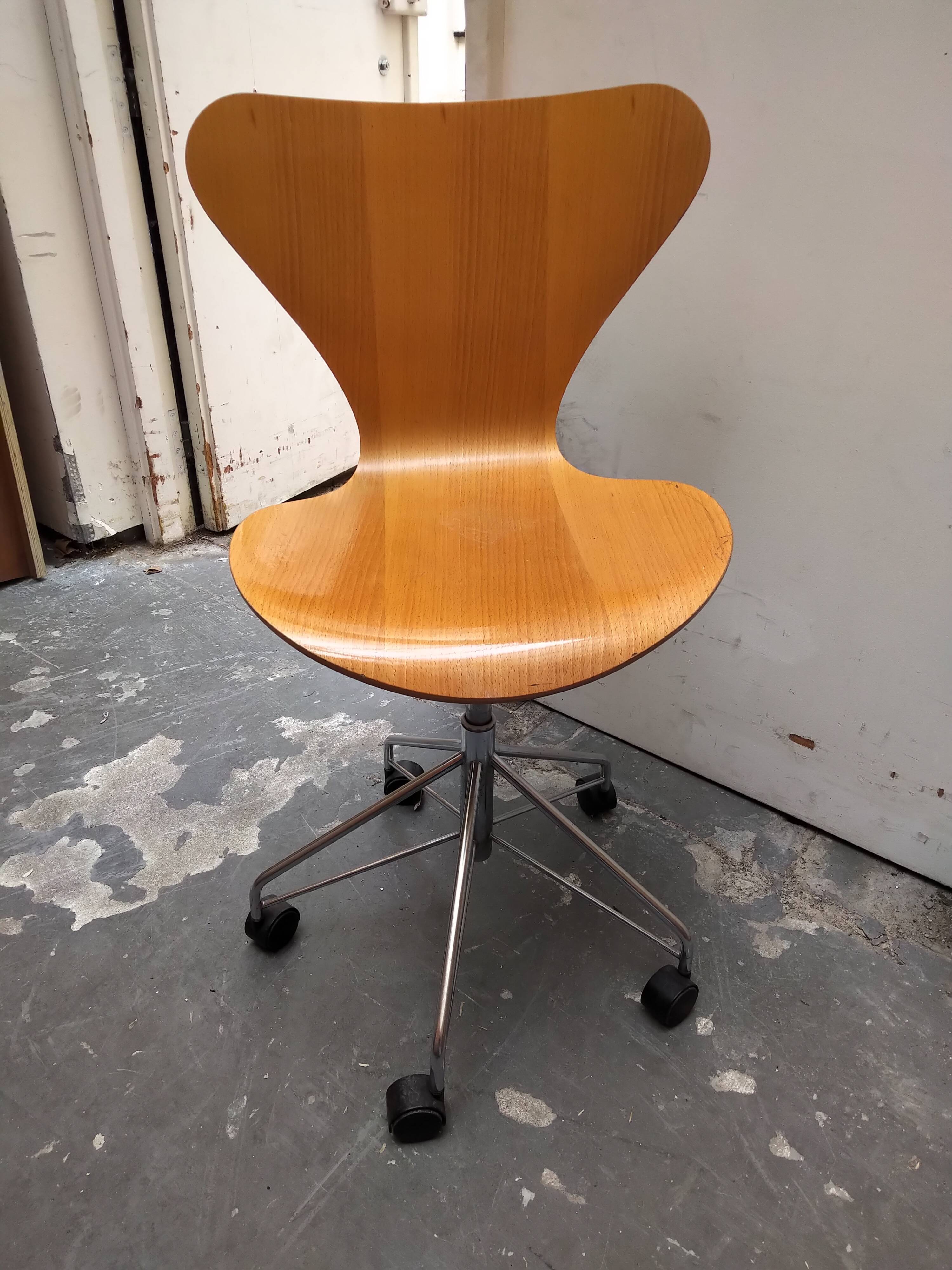 Office swivel chair model 3117 by Arne Jacobsen for Fritz Hansen, 2001
