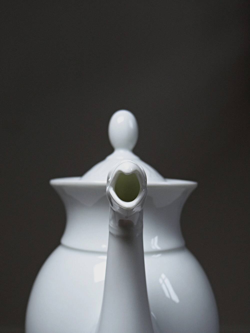"Eagle" teapot, very fine white porcelain from Limoges by Raynaud, 1970s