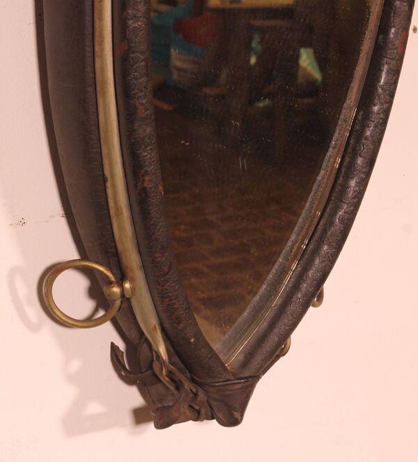 Miroir formé à partir d'un harnais de cheval en cuir
