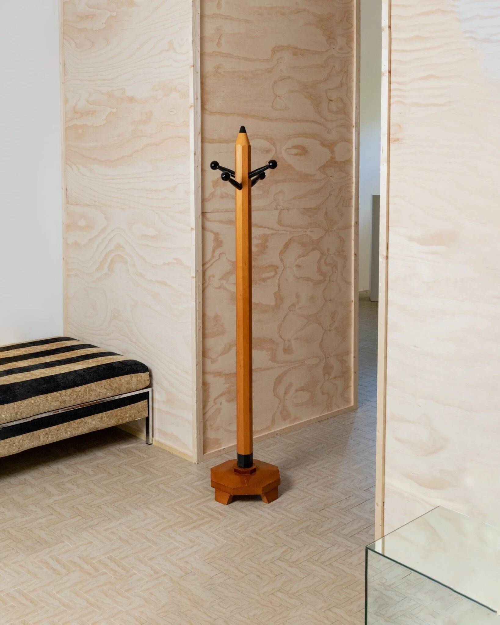 Orange wood Memphis-style Pencil Coat Rack, XL vintage 1980s, Italy by Artema