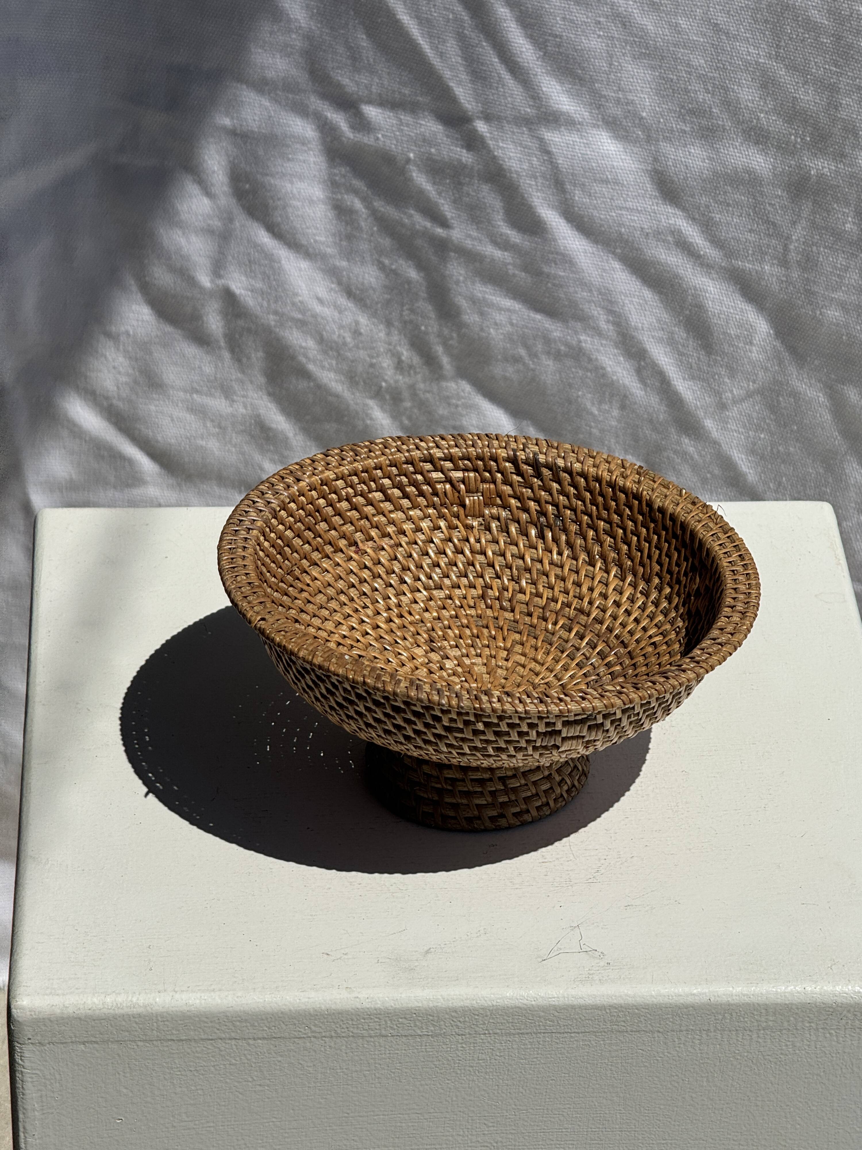 Small bowl on a pedestal made of woven Indonesian rattan D18 H9