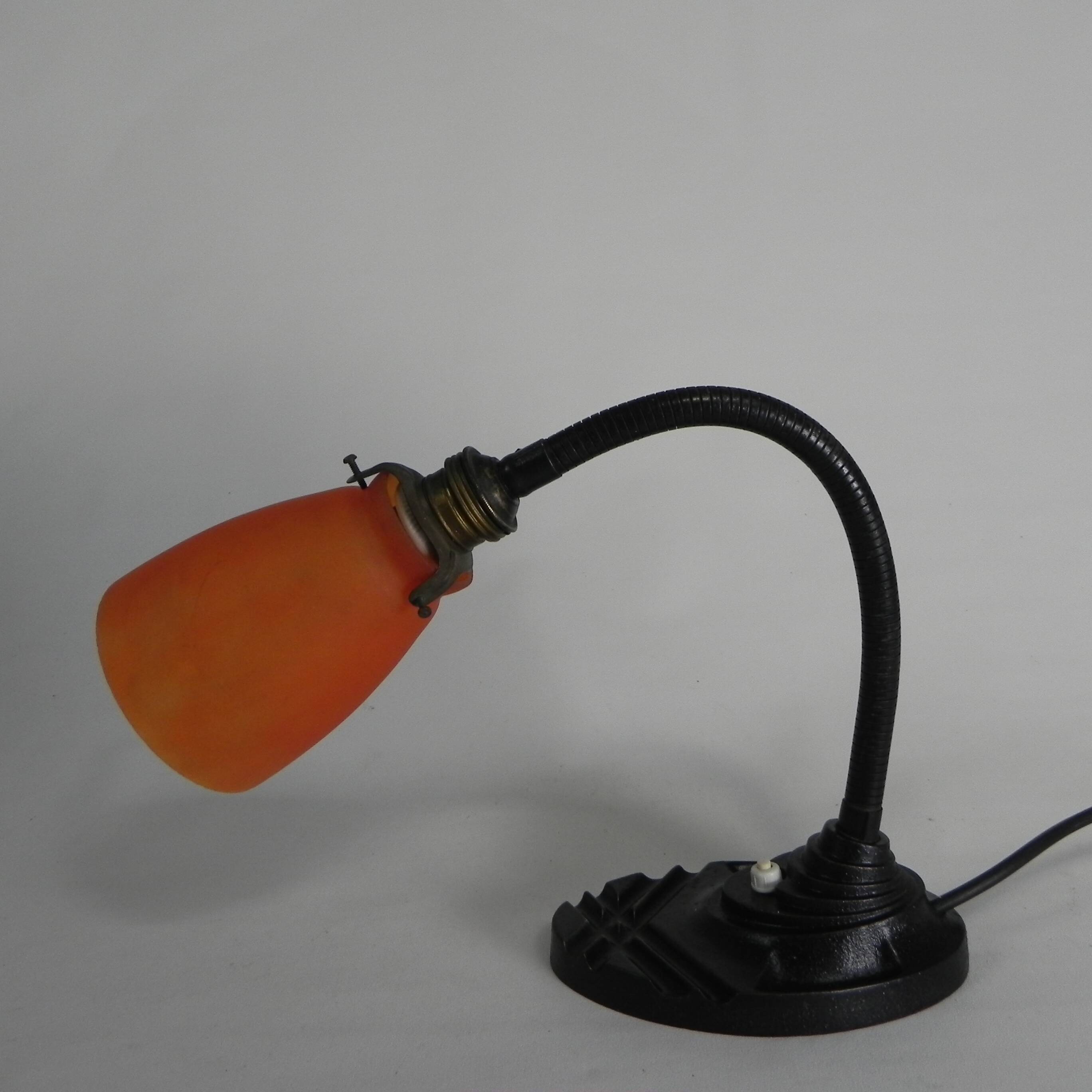 Lampe de bureau ERPE avec abat-jour en verre orange, années 1930