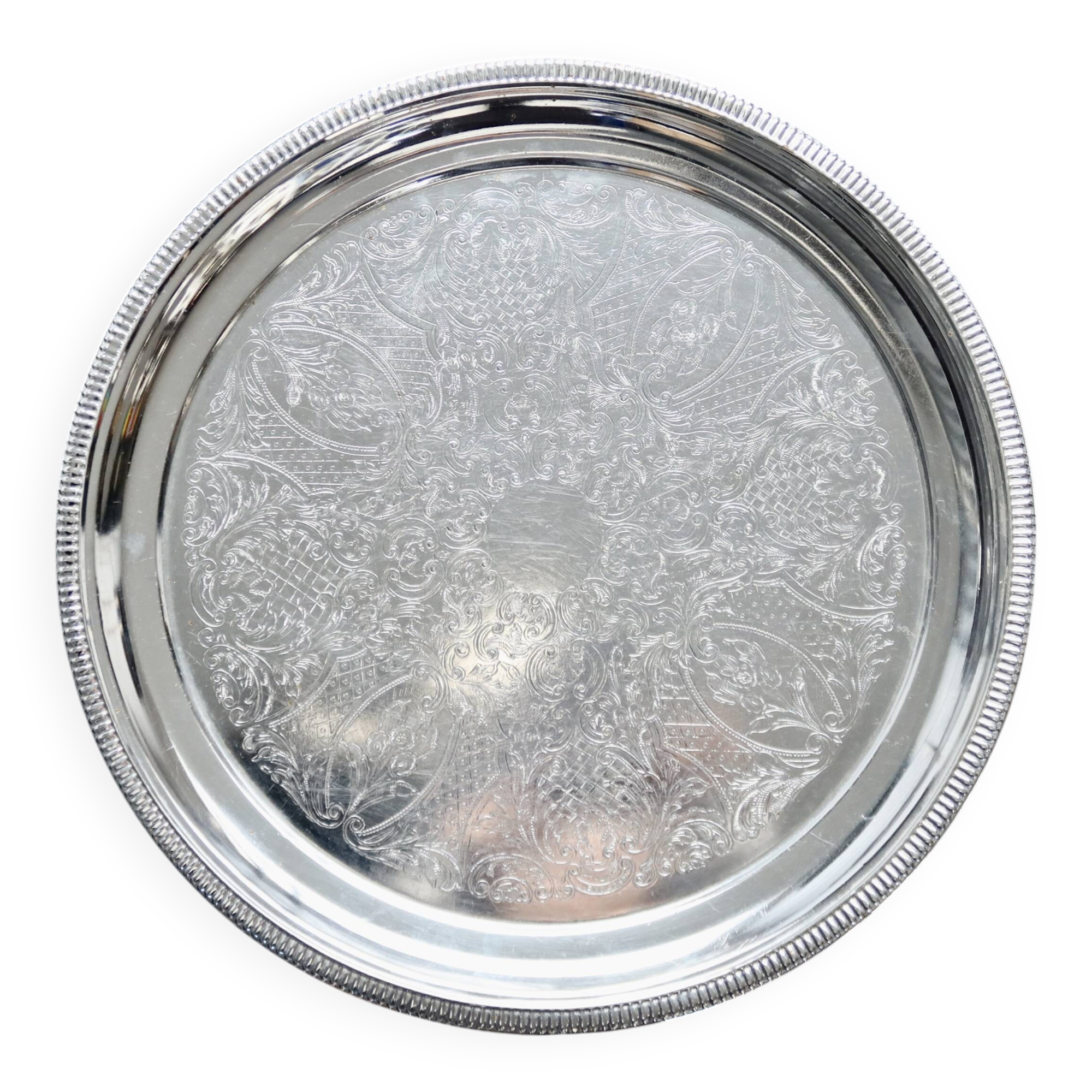 Round vintage silver-plated tray - Engraved pattern