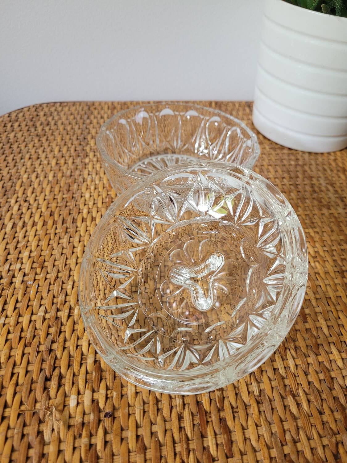 Bonbonnière / Sucrier en verre moulé n°2