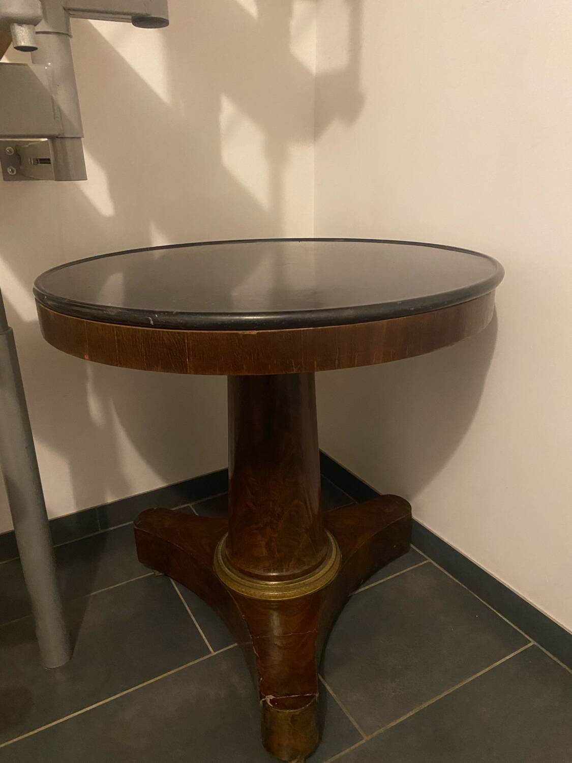 Empire period gueridon in mahogany and gilded bronze