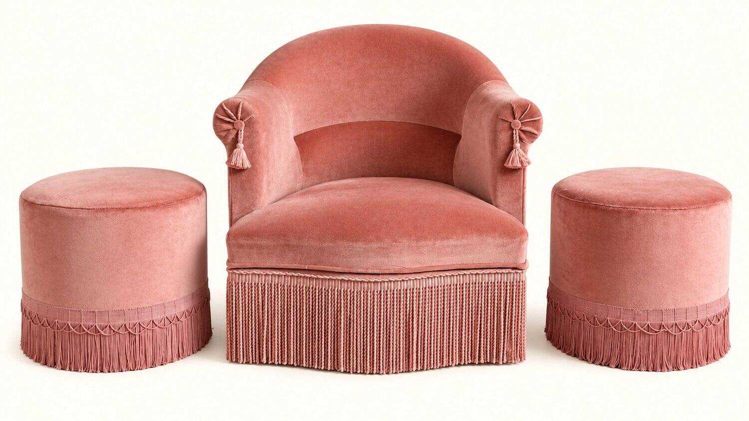 Set of crapaud armchair and 2 Napoleon III pink velvet poufs from the 19th century.
