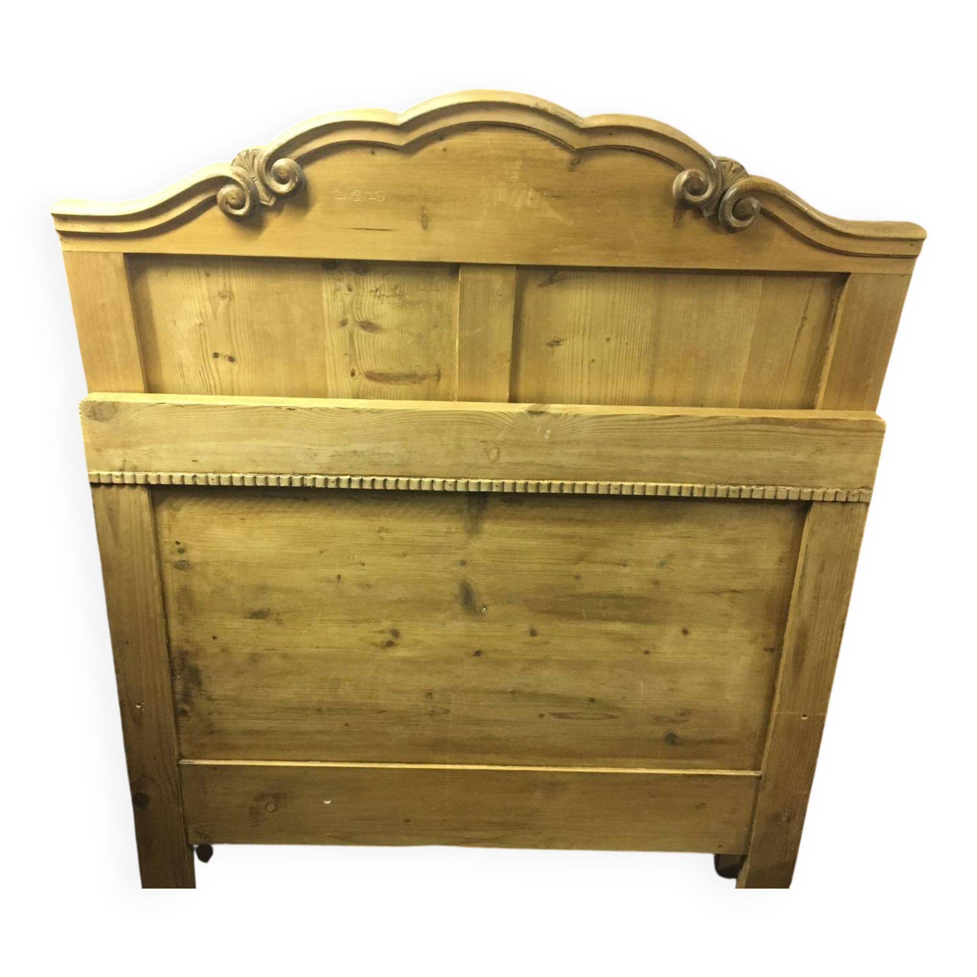 Lits antiques en pin