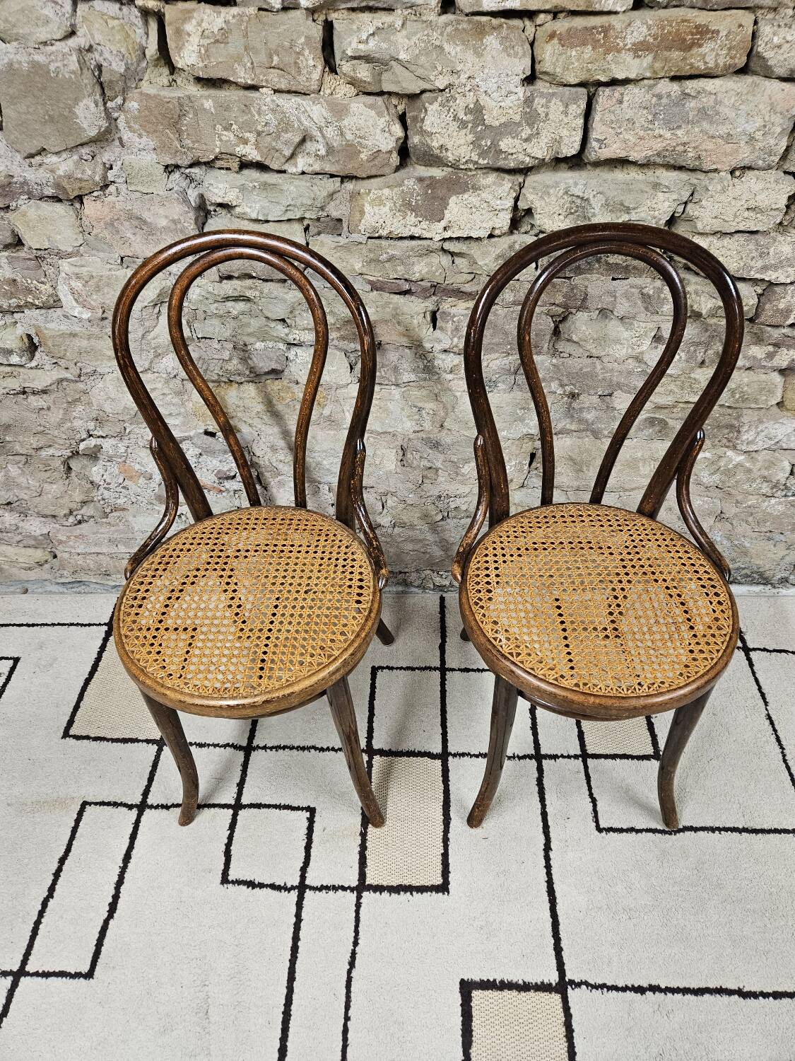 Pair of Thonet austria Nr 18 curved wood bistro chairs
