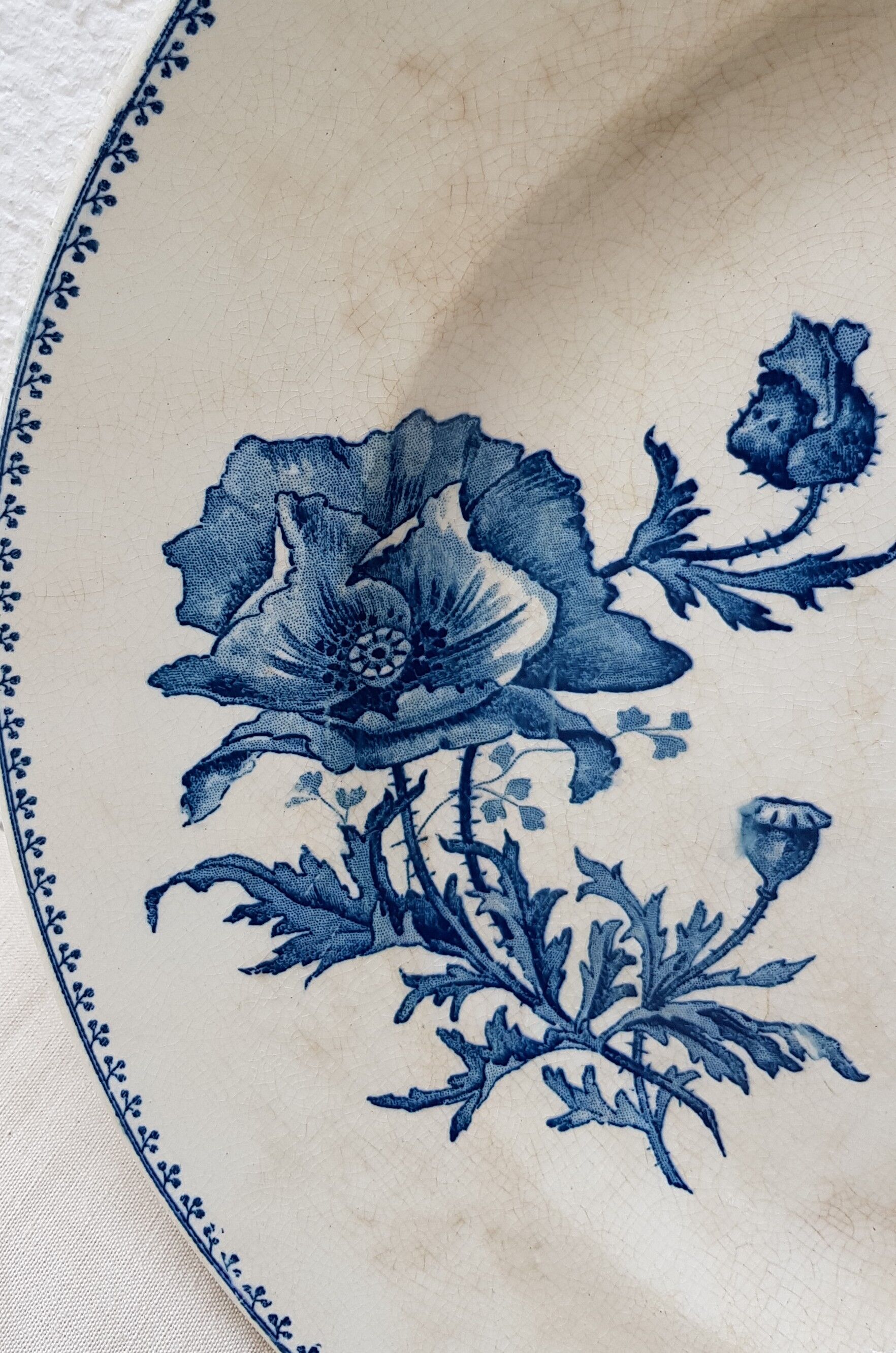 Ceramic plate poppy decoration