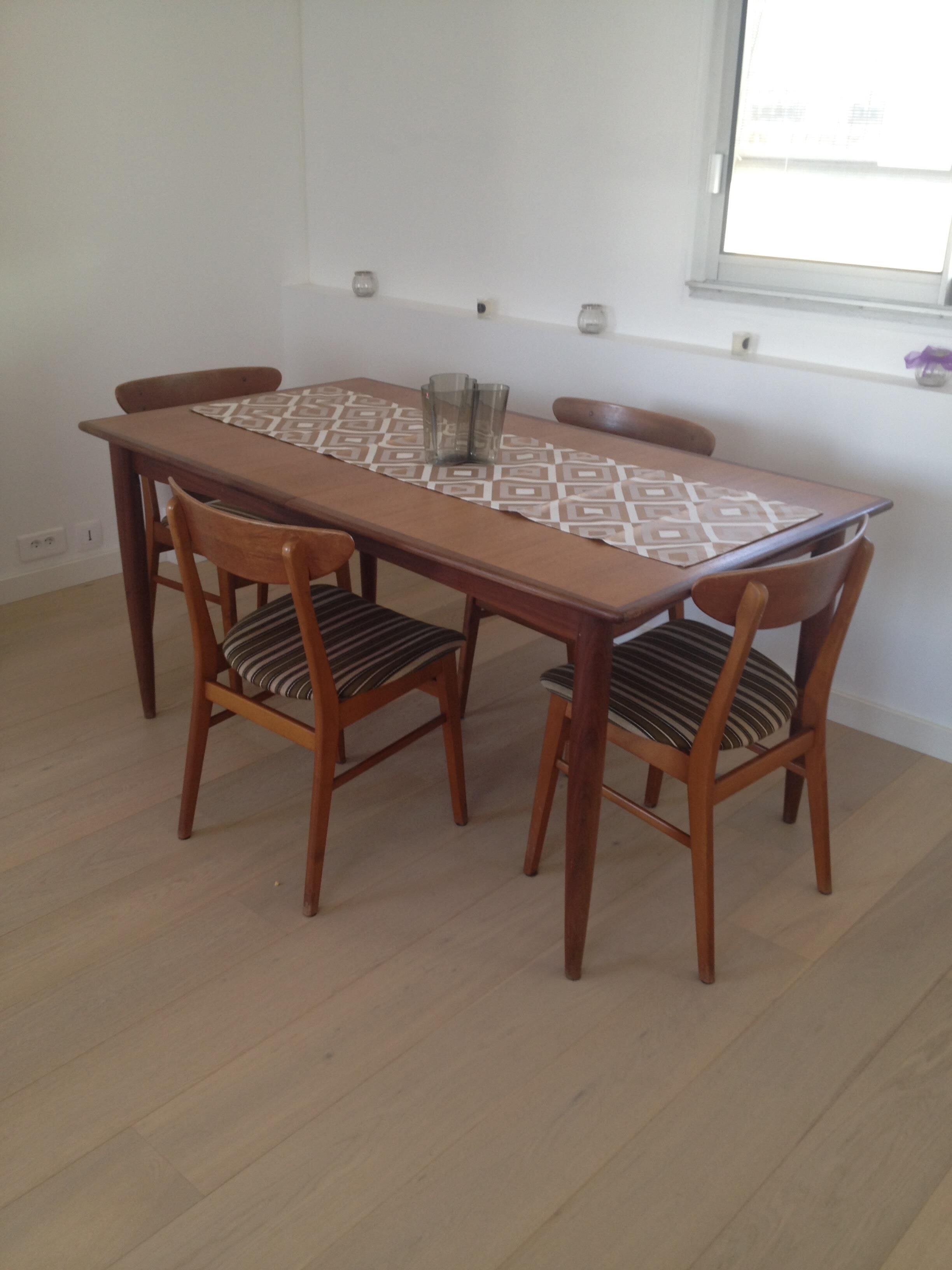 Extendable Danish 60s teak table