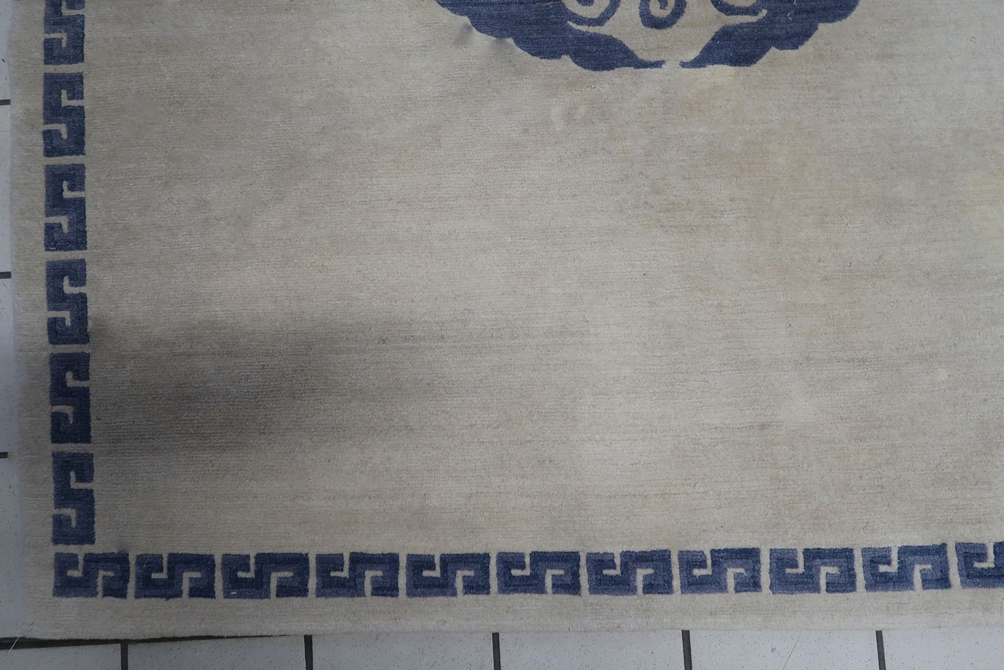 Vintage handmade 4.8' x 6.1' (147 cm x 187 cm) Tibetan Khaden rug from the 1970s