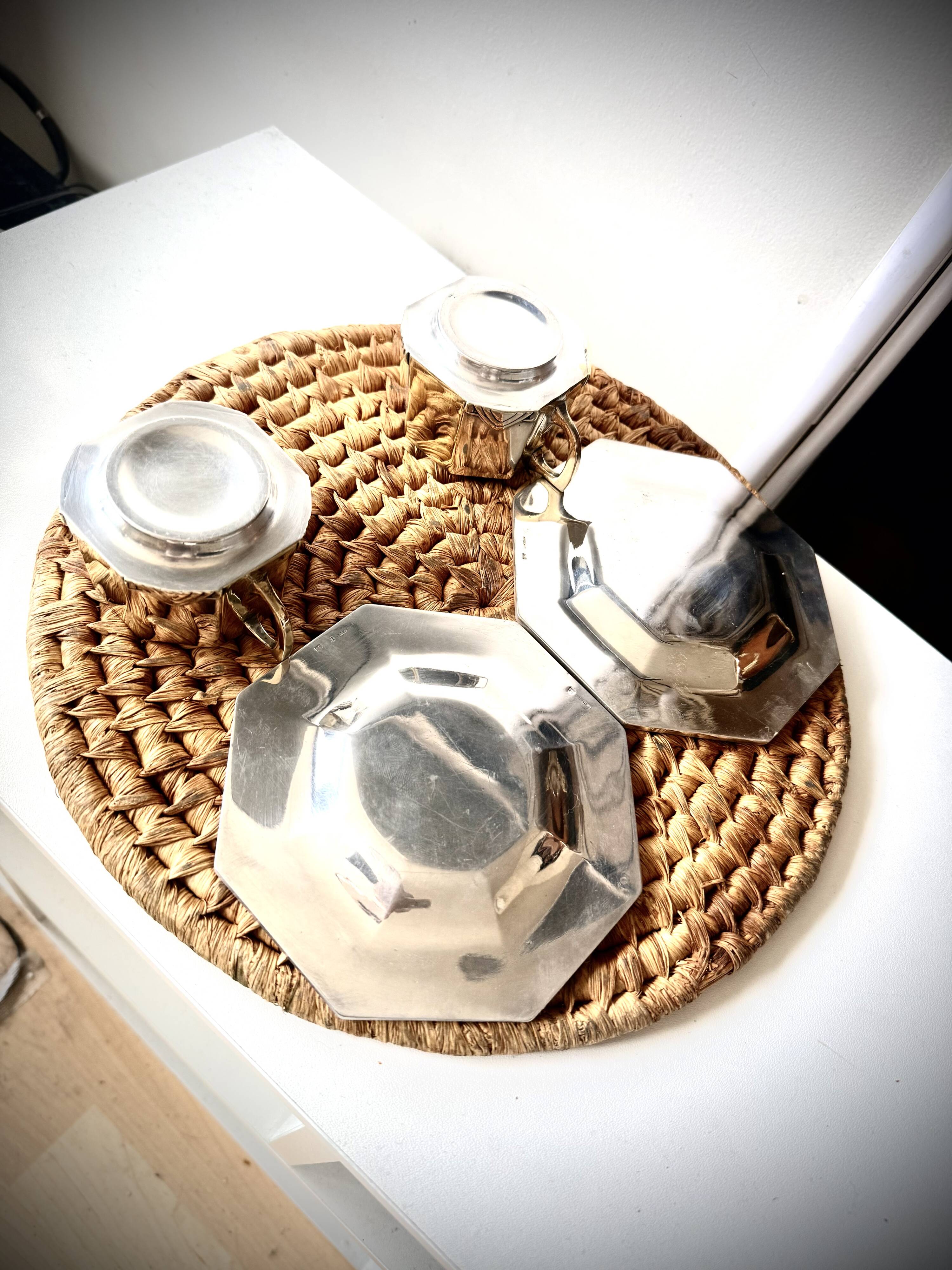 Pair of coffee cups with saucer (18th century)