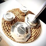 Pair of coffee cups with saucer (18th century)