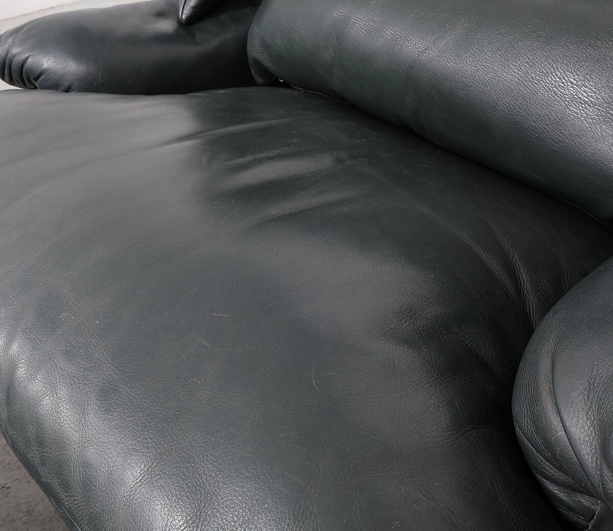 Cassina Portovenere set leather lounge chairs with ottoman
