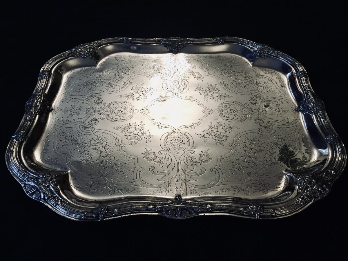 Lined metal service tray