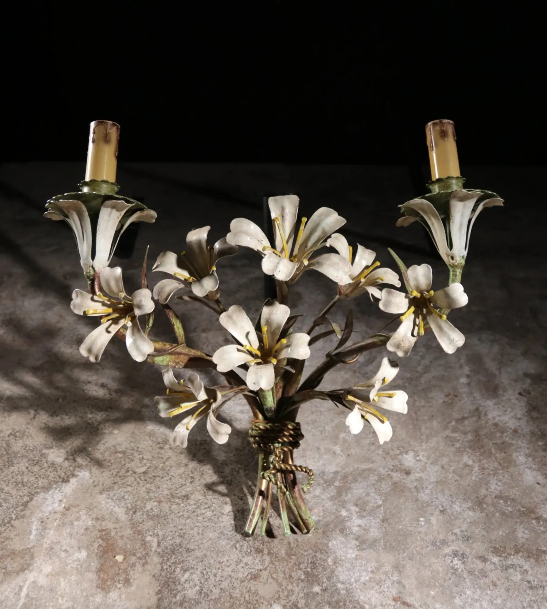 Mid-century Italian metal flower wall lamp