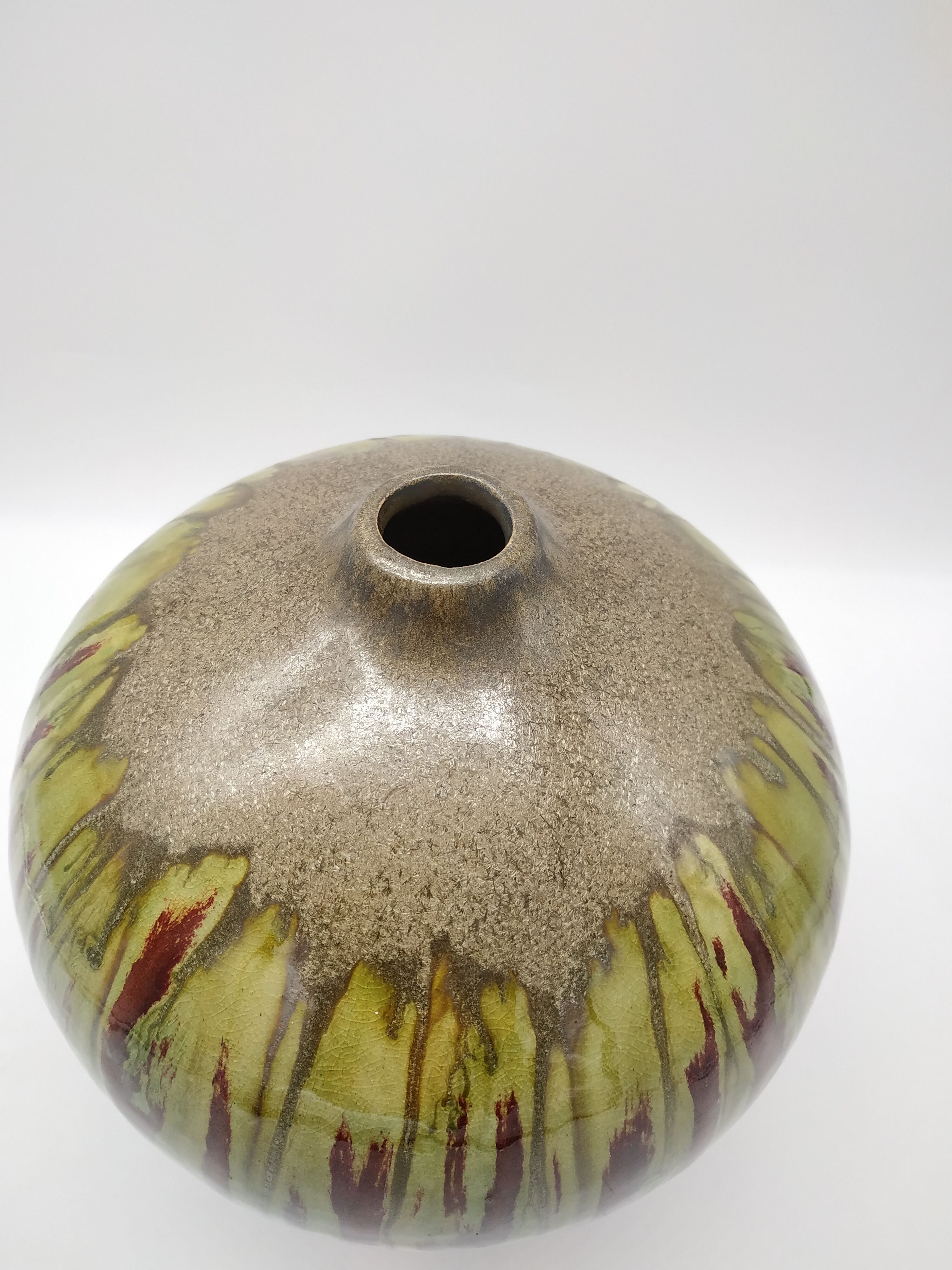 Vase in red and green flamed sandstone 30s