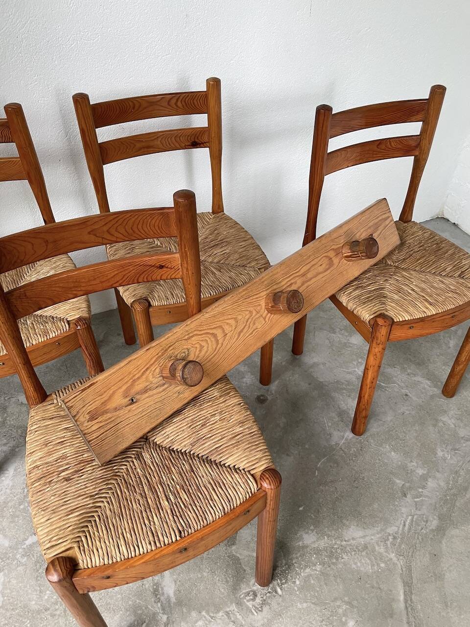 Perriand pine mountain coat rack