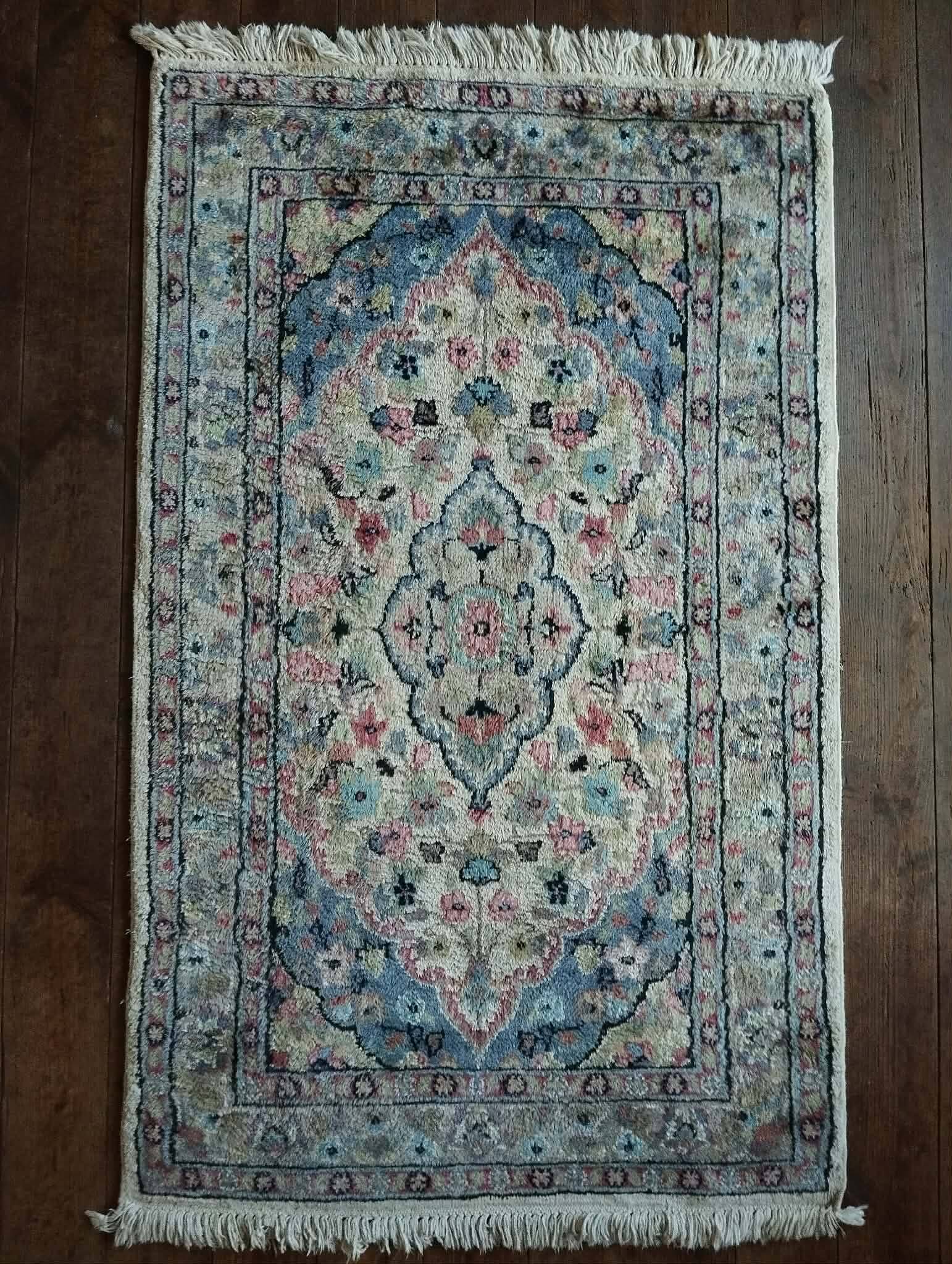 Handmade Pakistani wool and silk rug 128x80cm