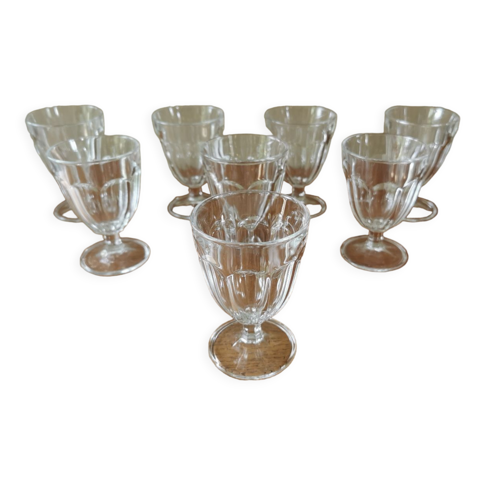 Suite of 8 stemmed glasses