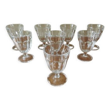 Set of 8 stemmed glasses