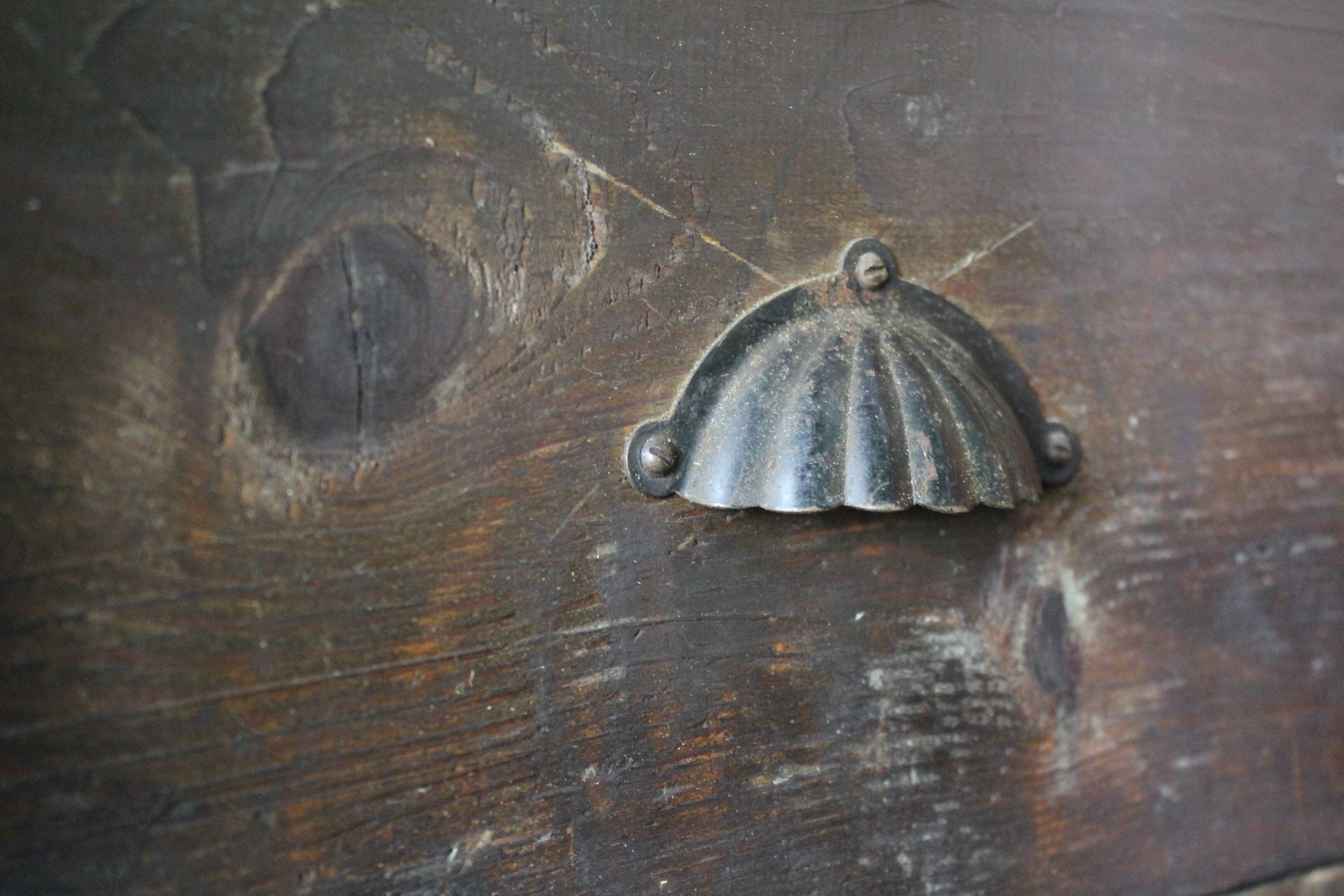 Double-sided cutlery cabinet