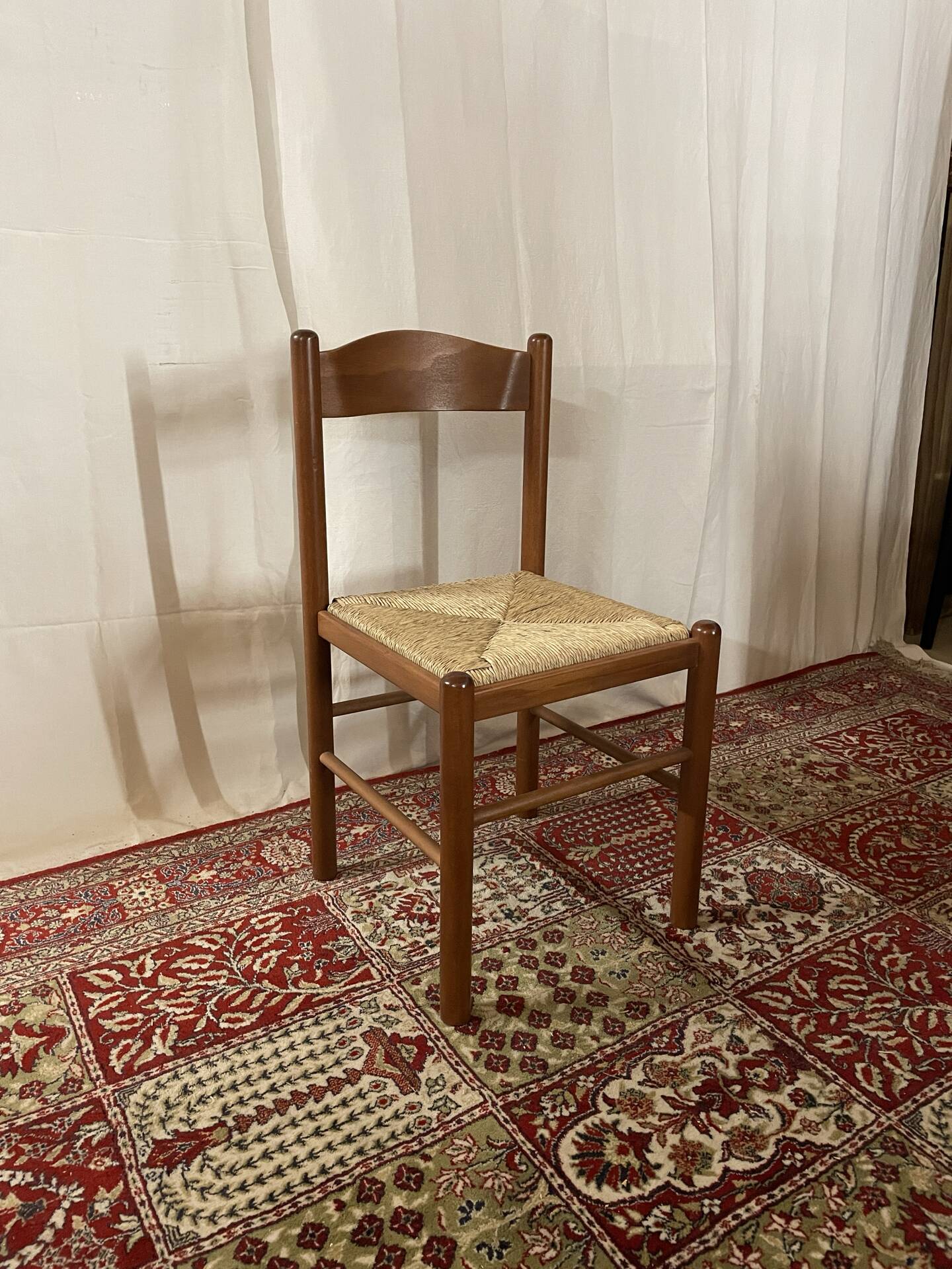36 chaises vintage en hêtre et paille – Vente par lots – Grande série 