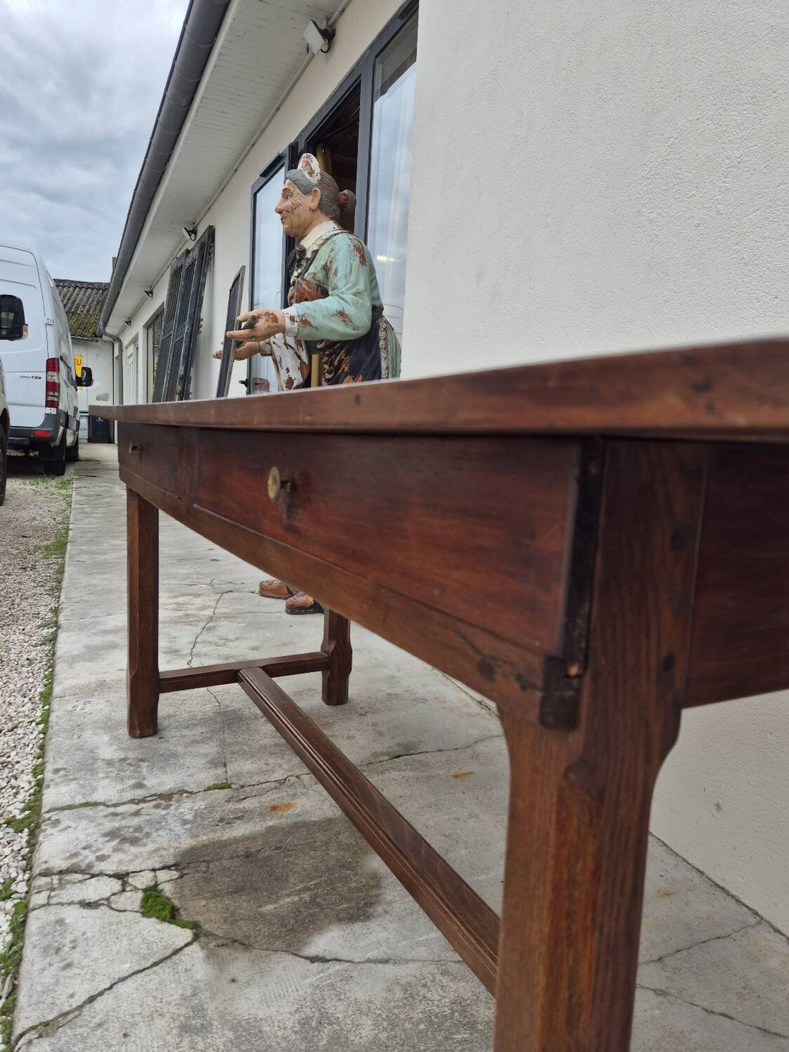 Table de Ferme bourguignonne à entretoise en noyer massif 19éme deux tiroirs-1m82