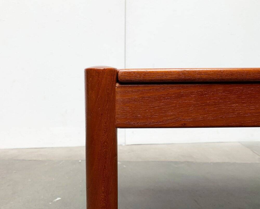 Table basse danoise du milieu du siècle en teck massif de Magnus Olesen, années 1960
