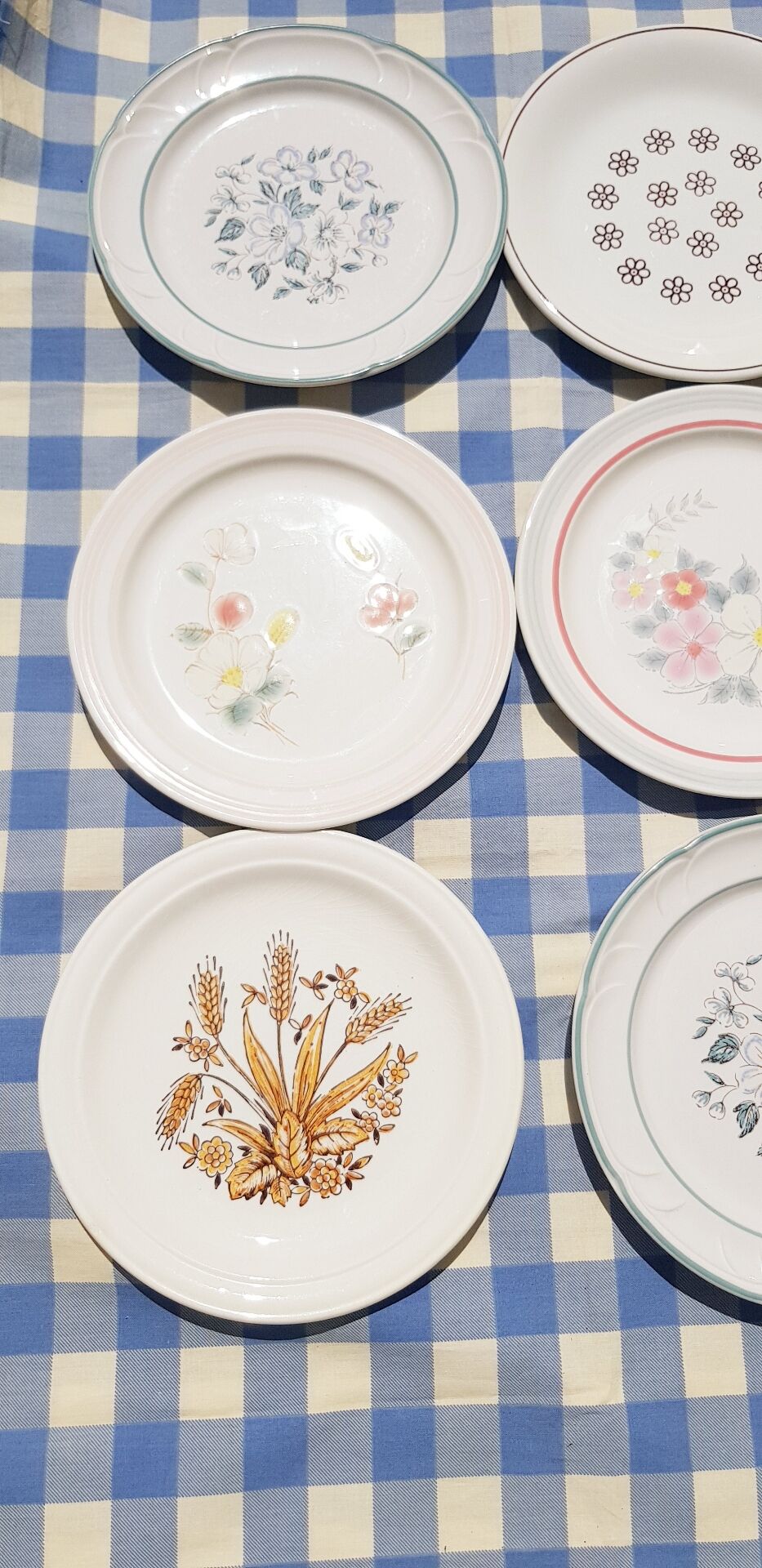 Assiettes dessert dépareillées