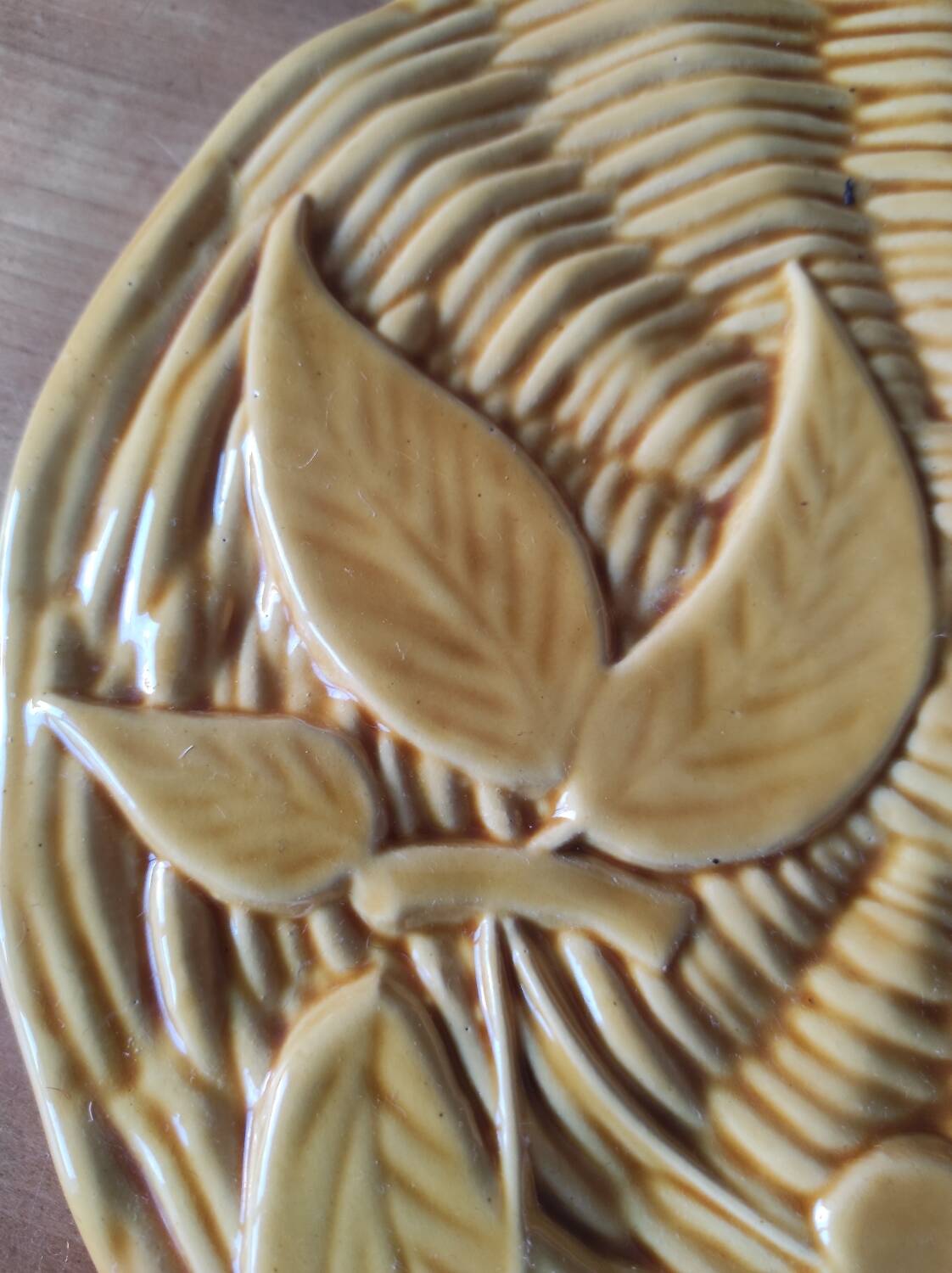 Ceramic cheese board with bamboo handle