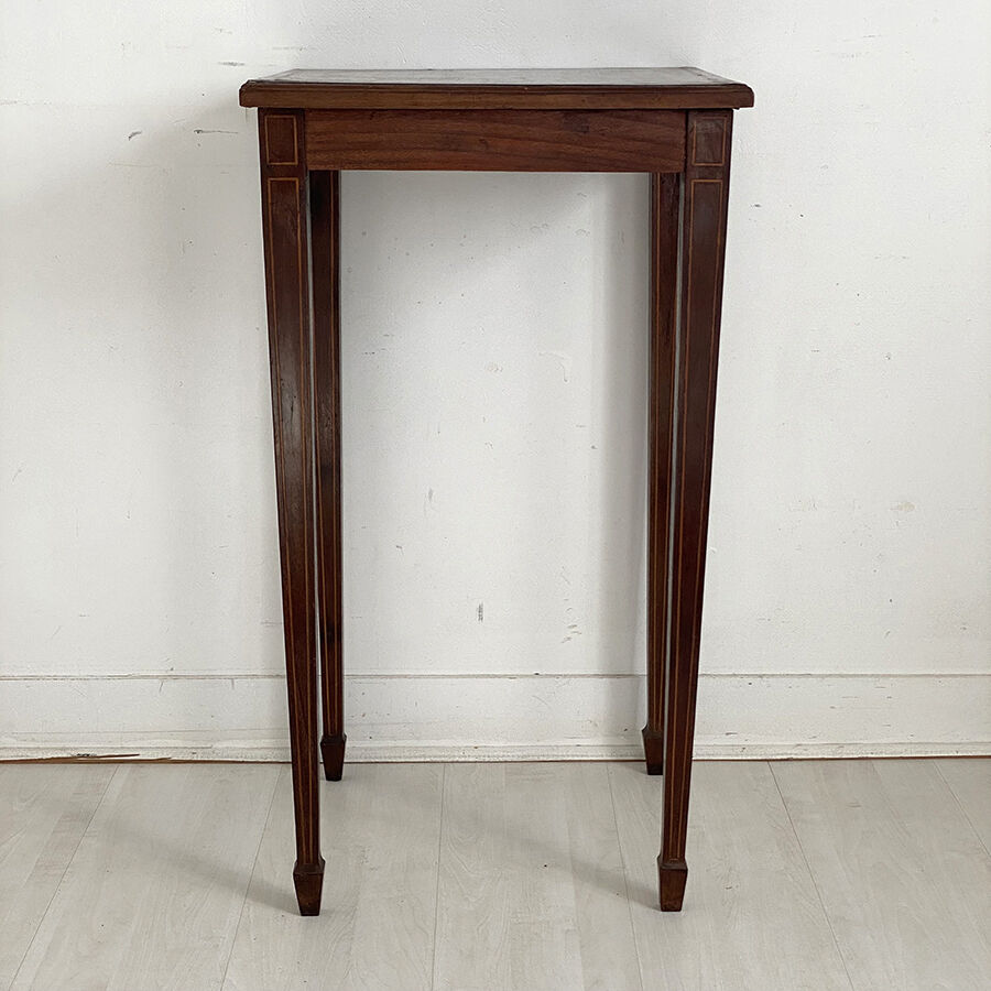 Square mahogany table and mahogany veneer