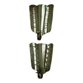 Paire de appliques en laiton suédoises de forme écusson du milieu du siècle.